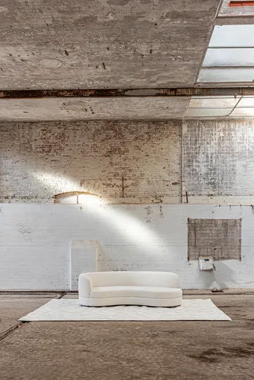 Sofá Delon - Bouclé off‑white - Tinted