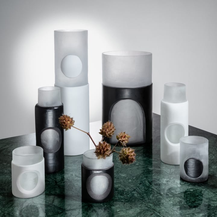 Jarrón Carved mediano - negro - Tom Dixon