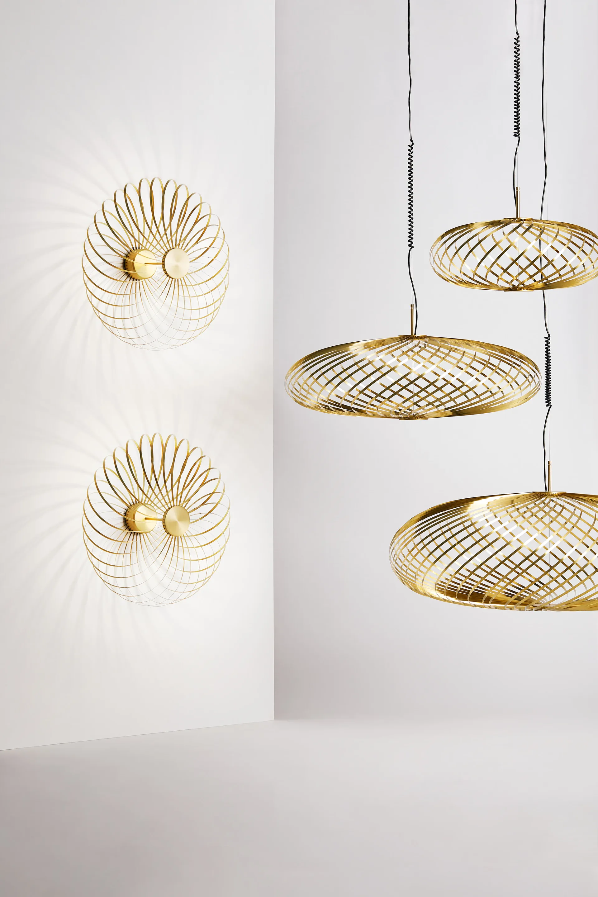 Lámpara colgante Spring LED latón, Mediano Tom Dixon