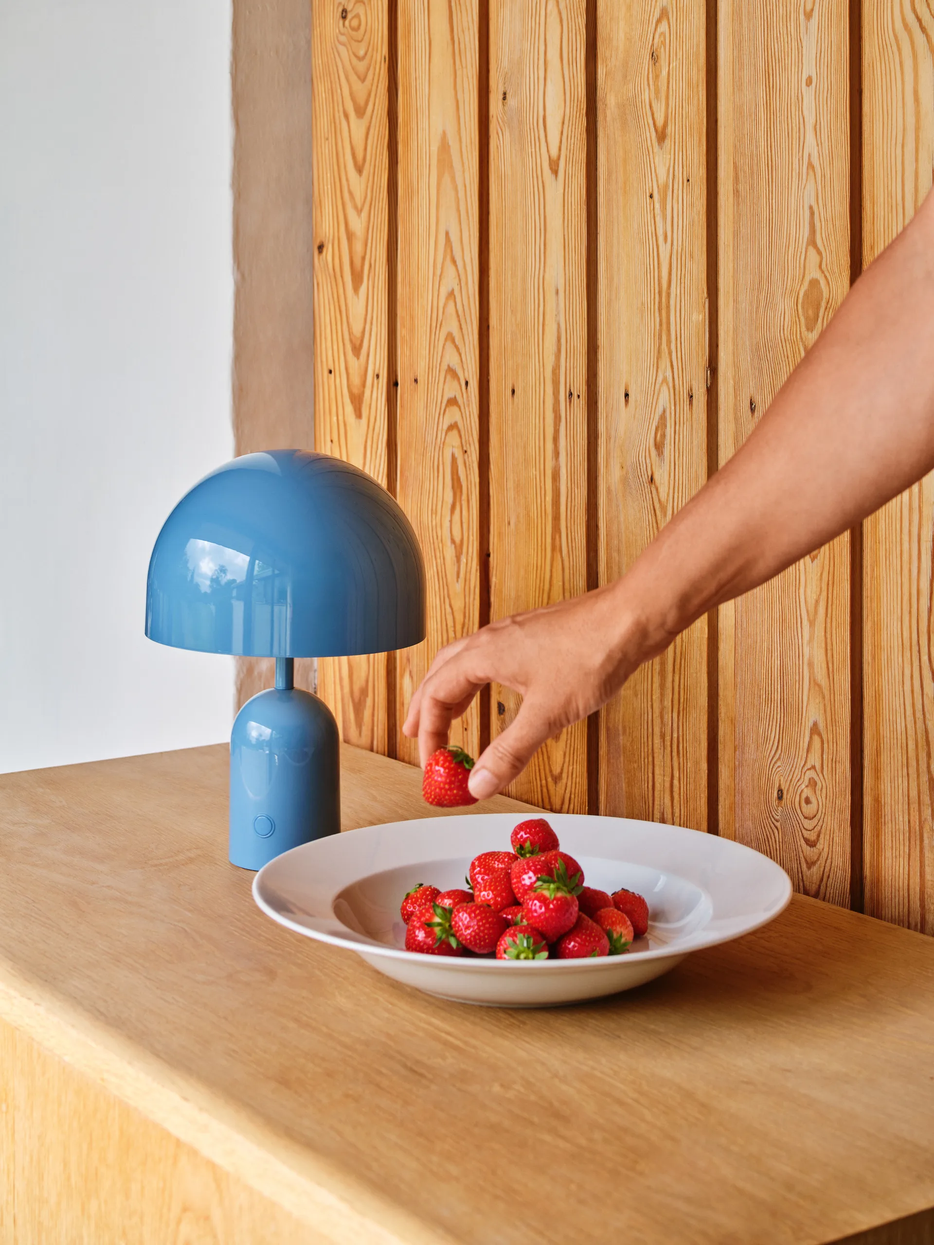 Lámpara de mesa Bell Portable LED 28 cm, Baby Blue Tom Dixon
