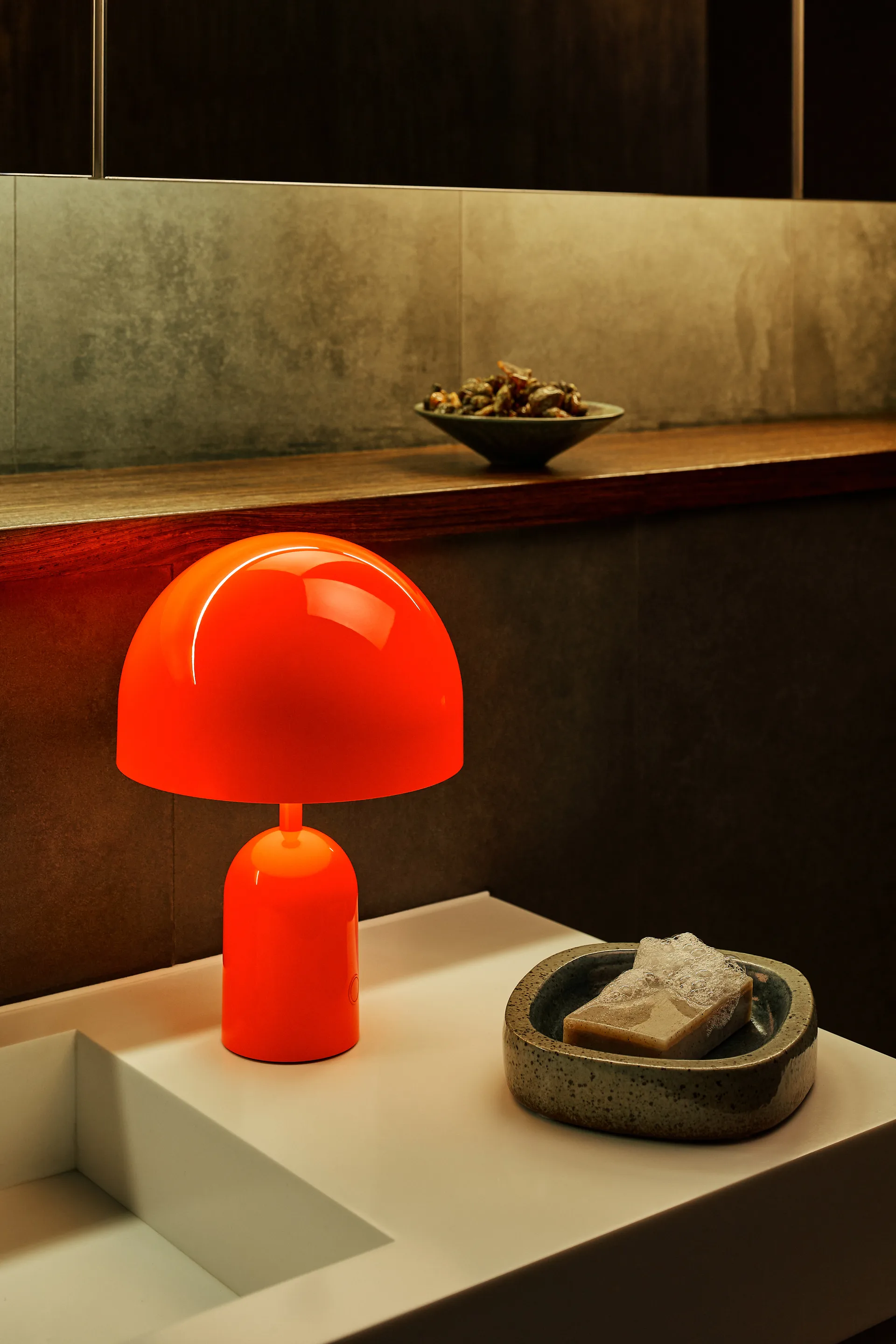 Lámpara de mesa Bell Portable LED 28 cm, Fluorescente Tom Dixon