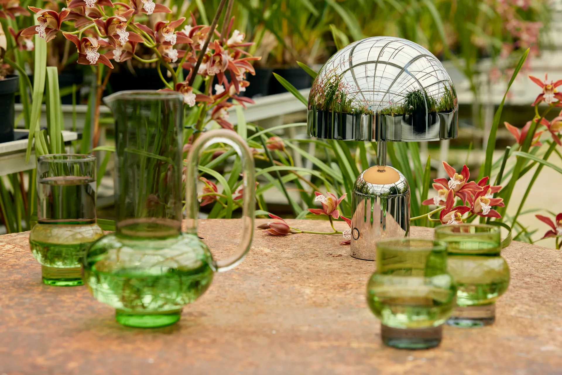 Lámpara de mesa Bell Portable LED 28 cm, Plateado Tom Dixon