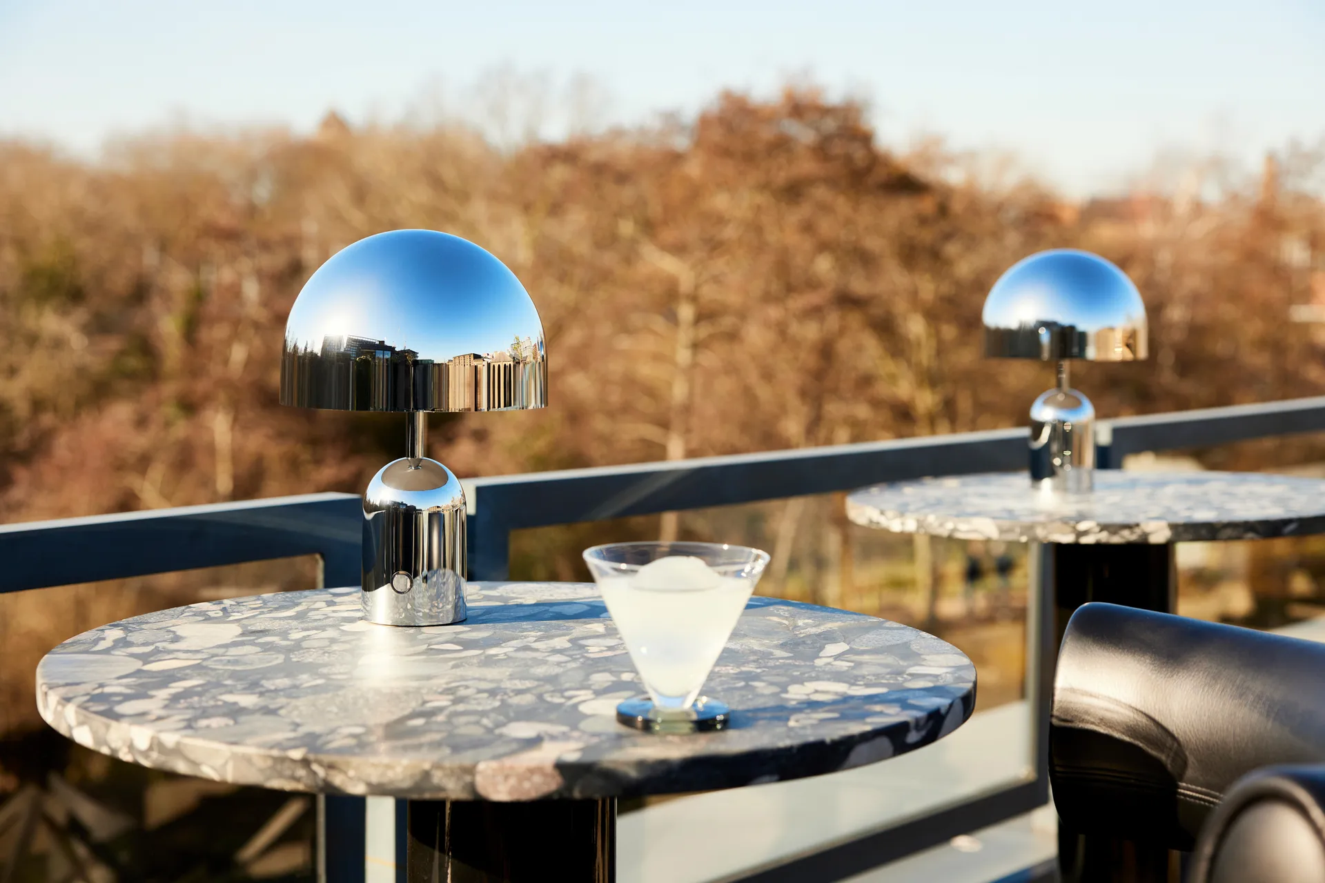 Lámpara de mesa Bell Portable LED 28 cm, Plateado Tom Dixon