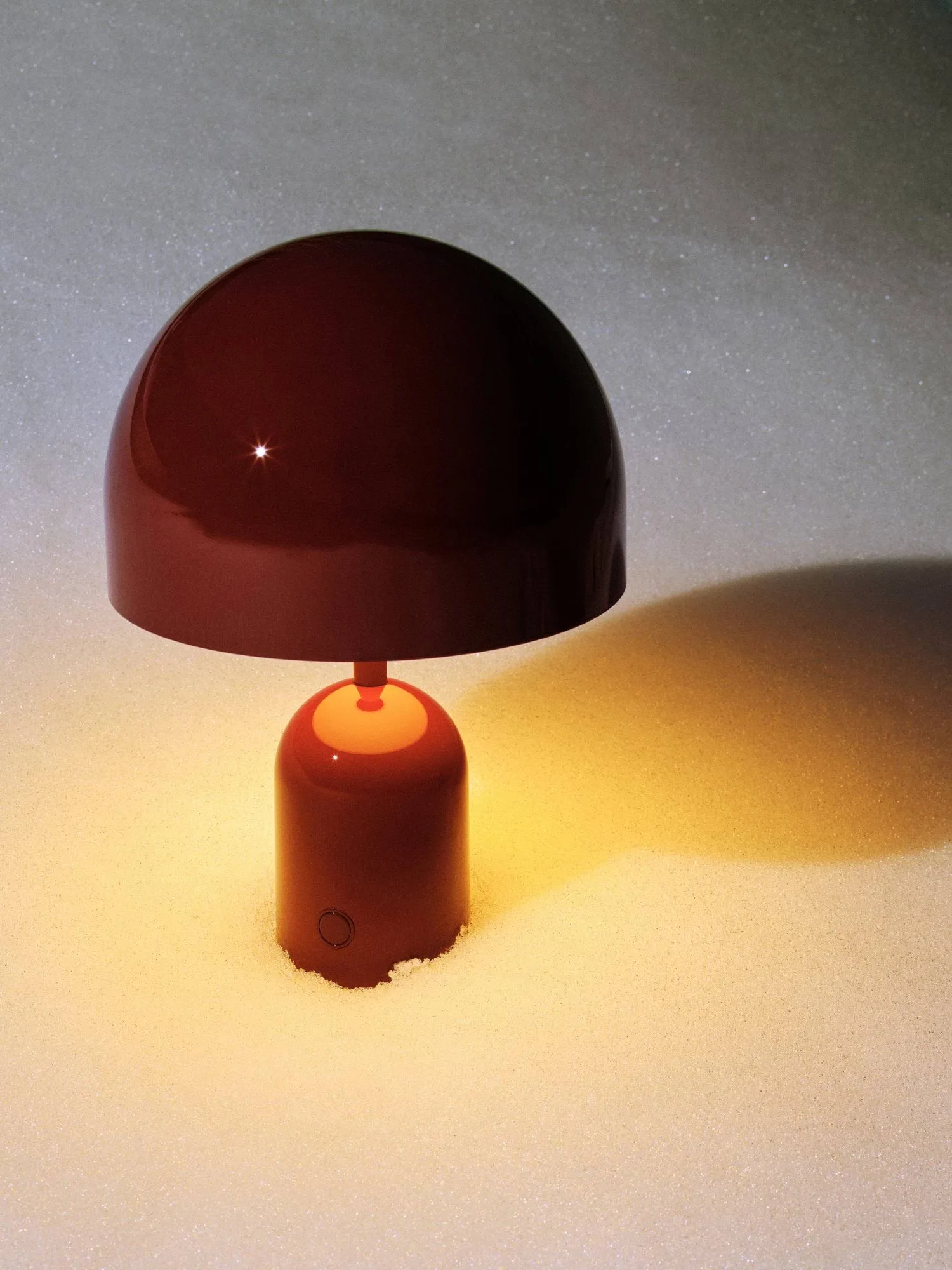 Lámpara de mesa LED Bell Portable 28 cm v.2, Burgundy (burdeos) Tom Dixon