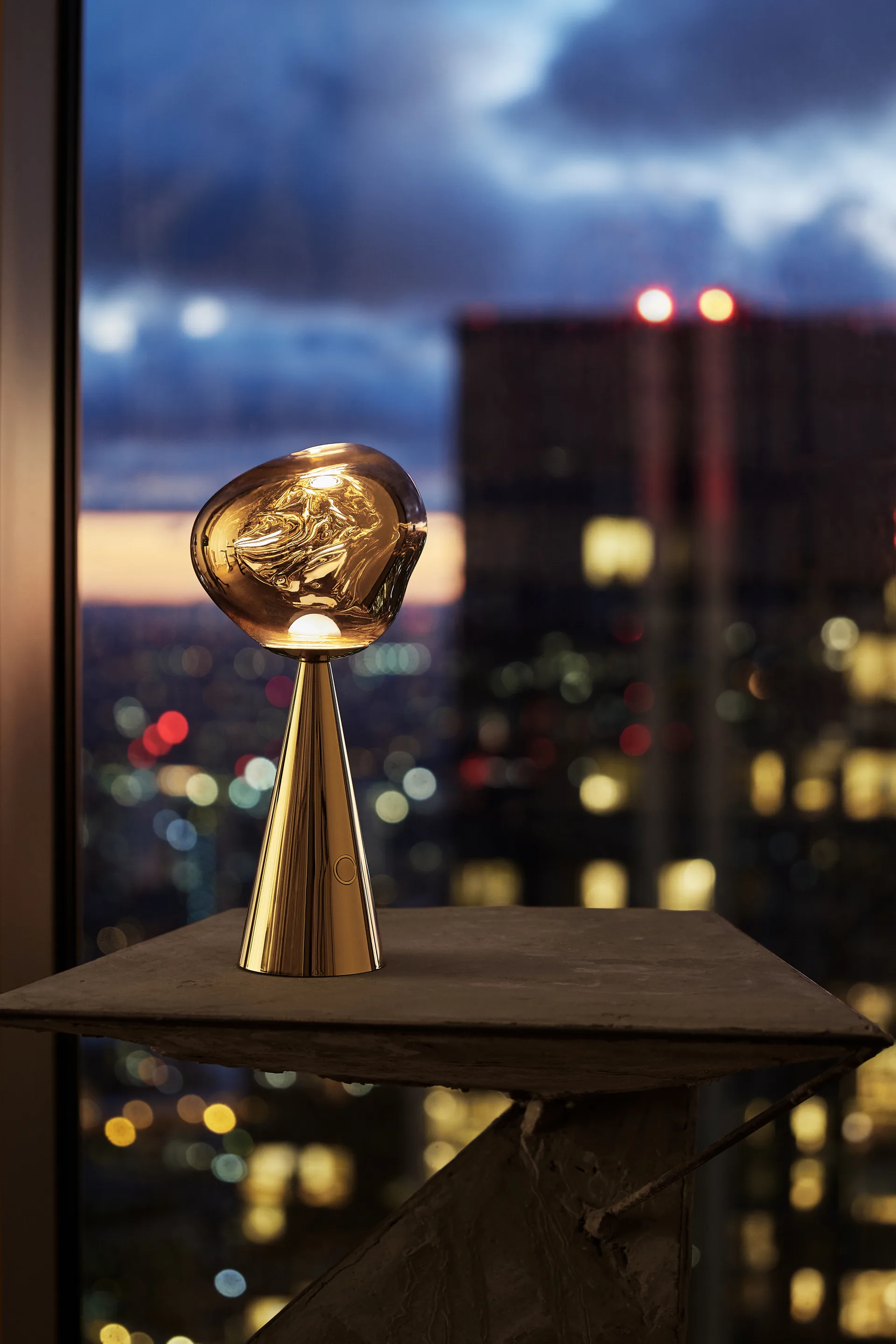 Lámpara de mesa Melt Portable, Dorado Tom Dixon