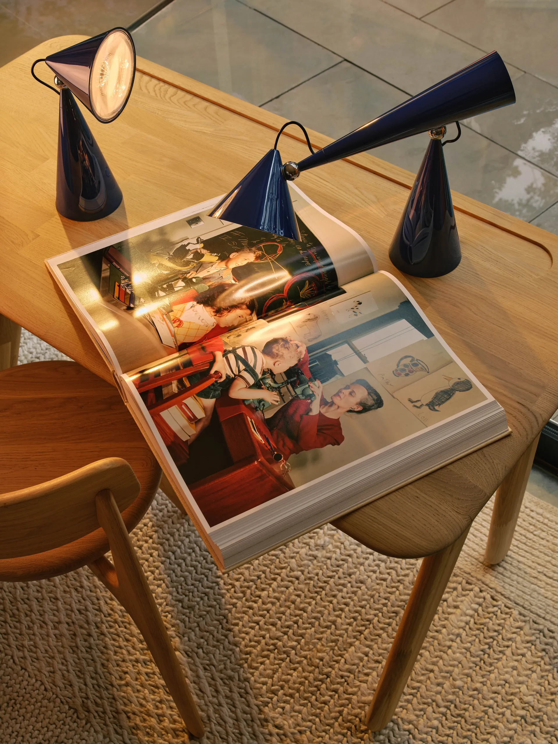 Lámpara de mesa Pose Task LED, Índigo Tom Dixon