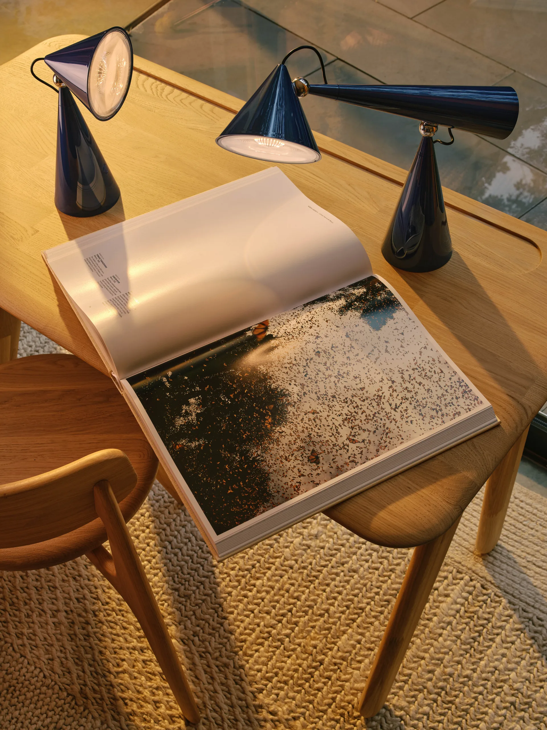 Lámpara de mesa Pose Task LED, Índigo Tom Dixon