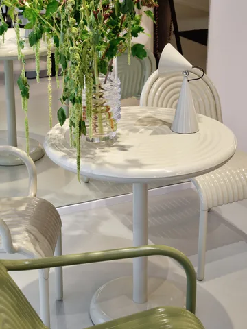 Mesa de café Groove redonda - Putty, Ø70 cm - Tom Dixon