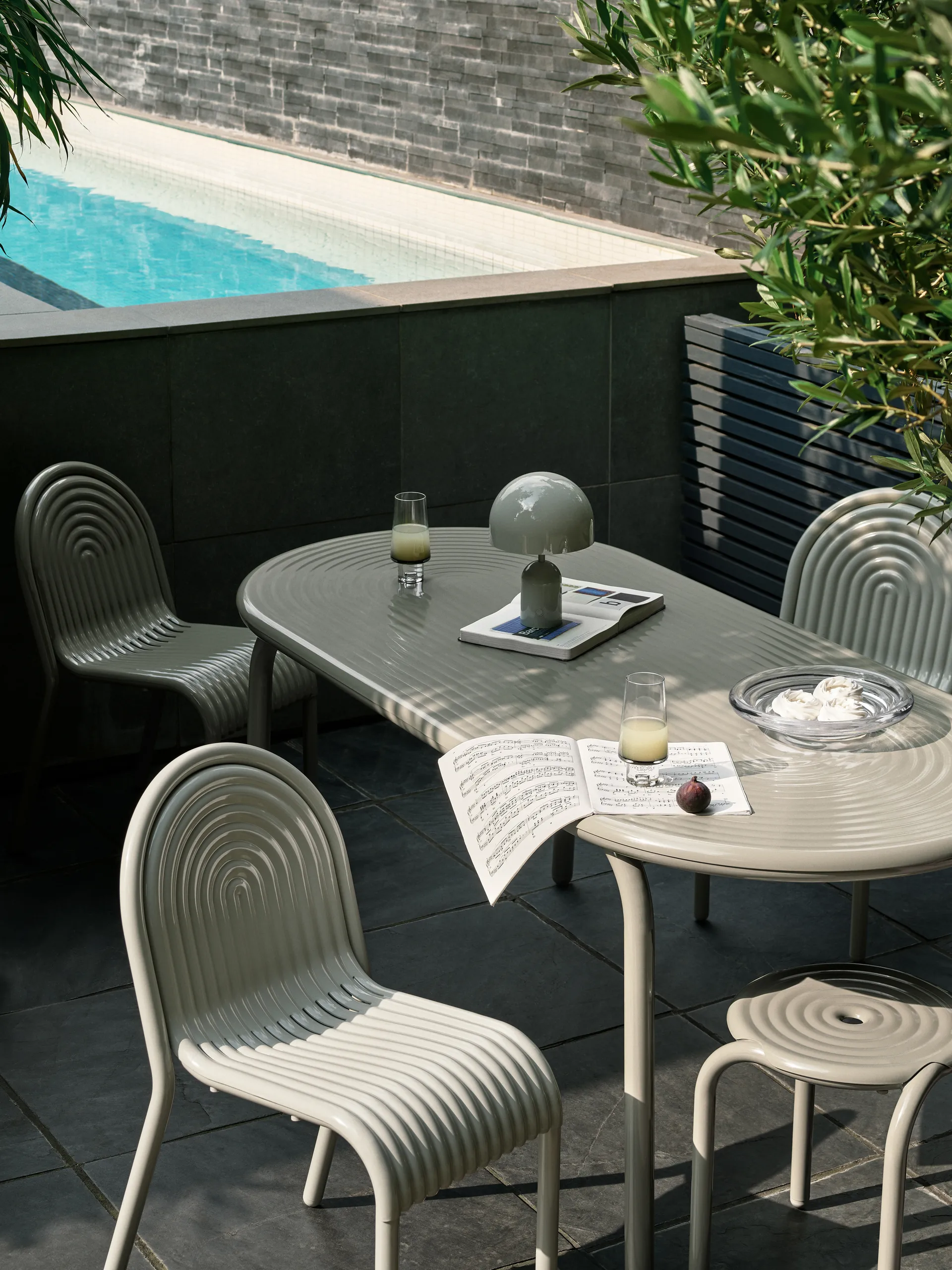 Mesa Groove Obround - Putty, 86x186 cm Tom Dixon