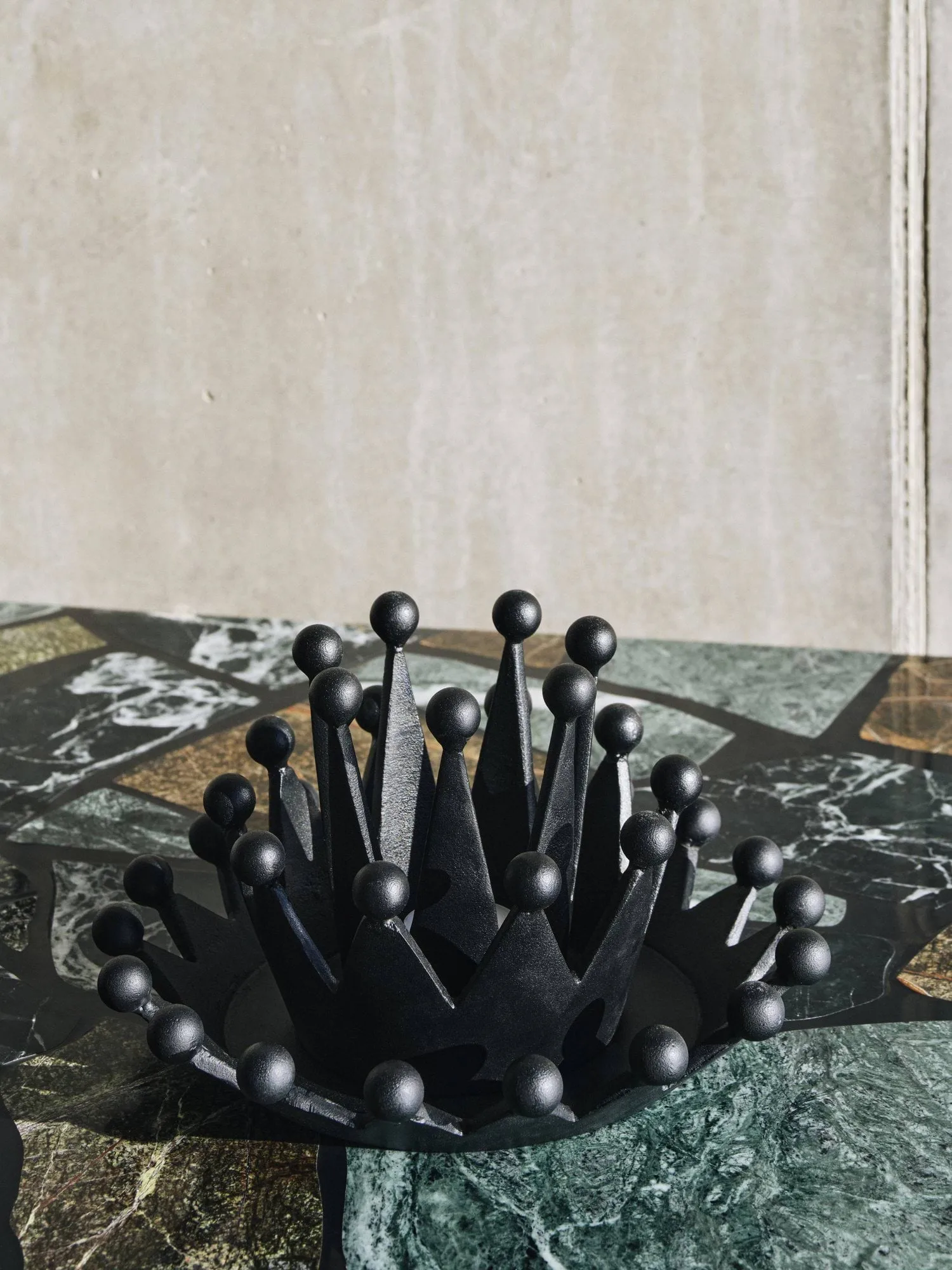 Portavelas Cast Iron Crown, Ø8,8x12,1 cm Tom Dixon