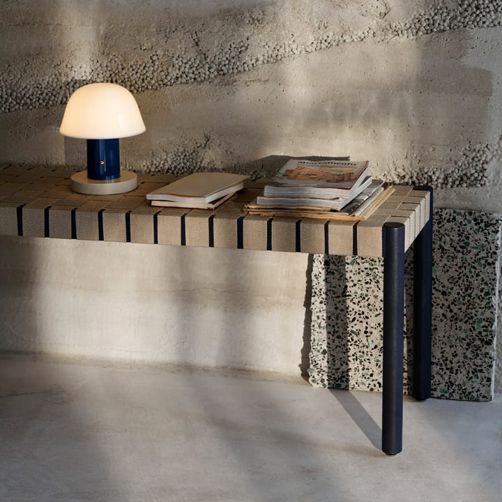 Banco Betty TK4, Black, asiento de banda de lino trenzada natural &Tradition