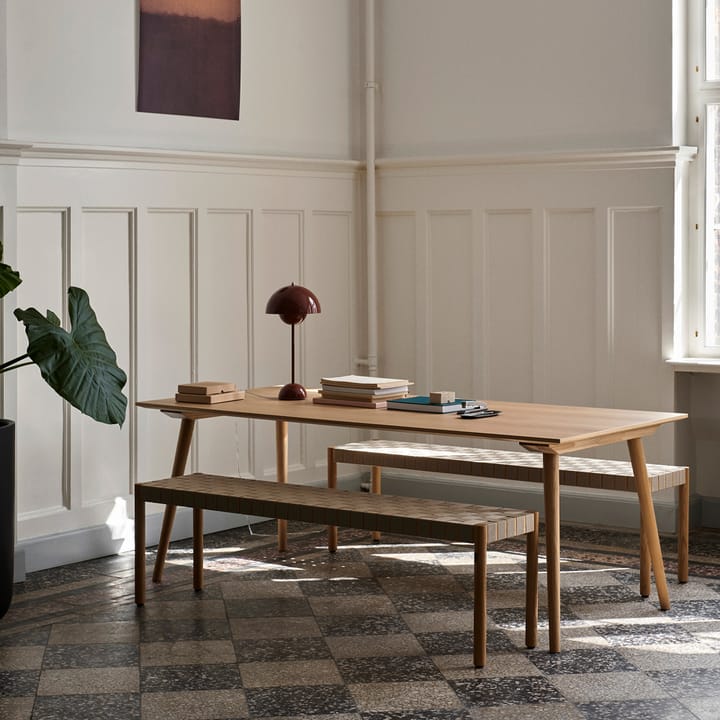 Banco Betty TK5, Oak, asiento de banda de lino trenzada &Tradition