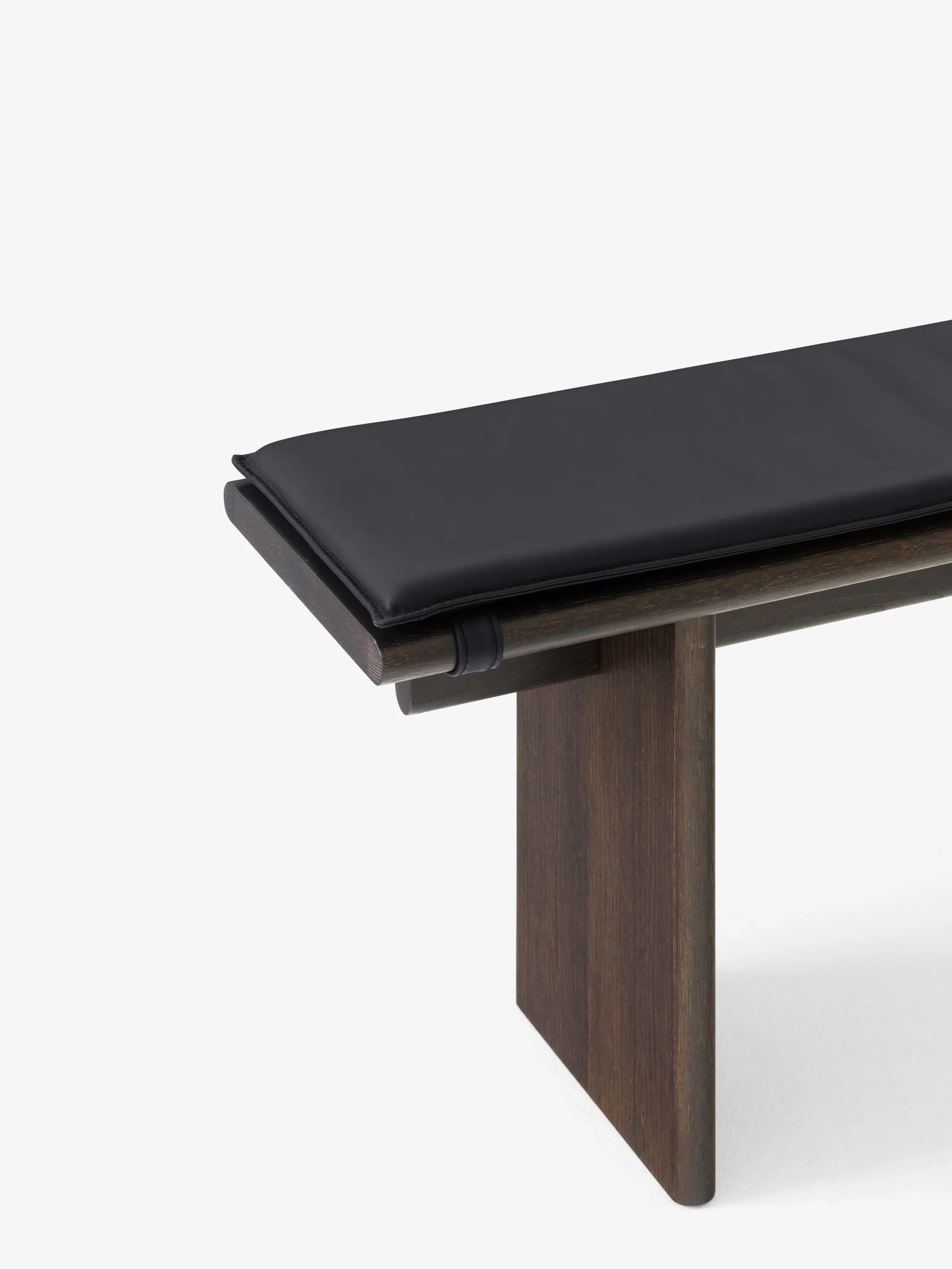 Banco Ita OS5 con cojín de asiento, Cuero Elmosoft 91102, 170 cm &Tradition