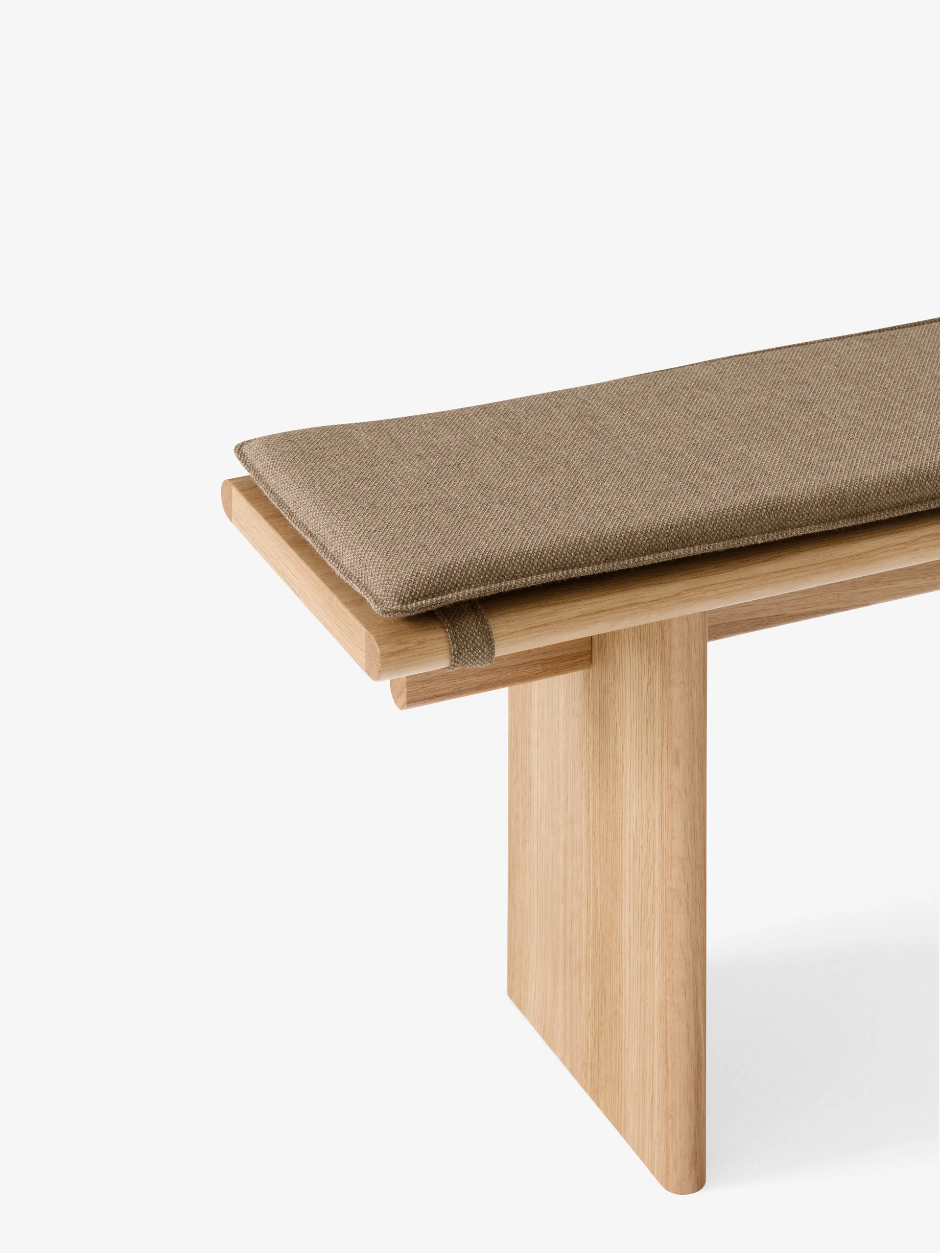 Banco Ita OS6 con cojín de asiento , Fiord 0271, 230 cm &Tradition