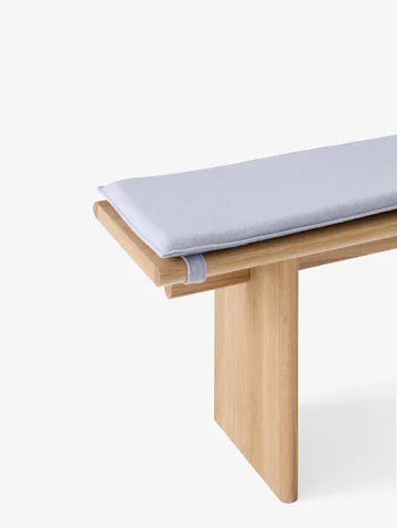 Banco Ita OS6 con cojín de asiento  - Vidar 0723, 230 cm - &Tradition