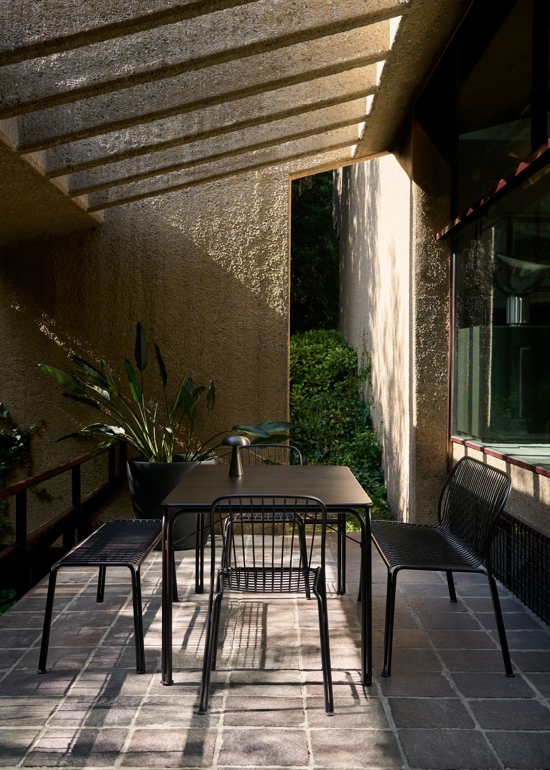 Banco Thorvald SC112 , Warm black, 125 cm &Tradition