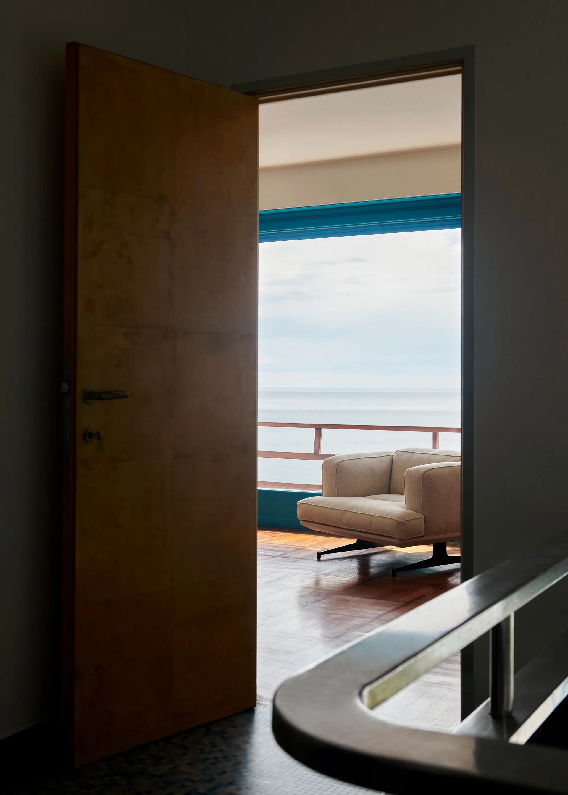 Butaca Inland AV21, Clay 0011-warm black &Tradition