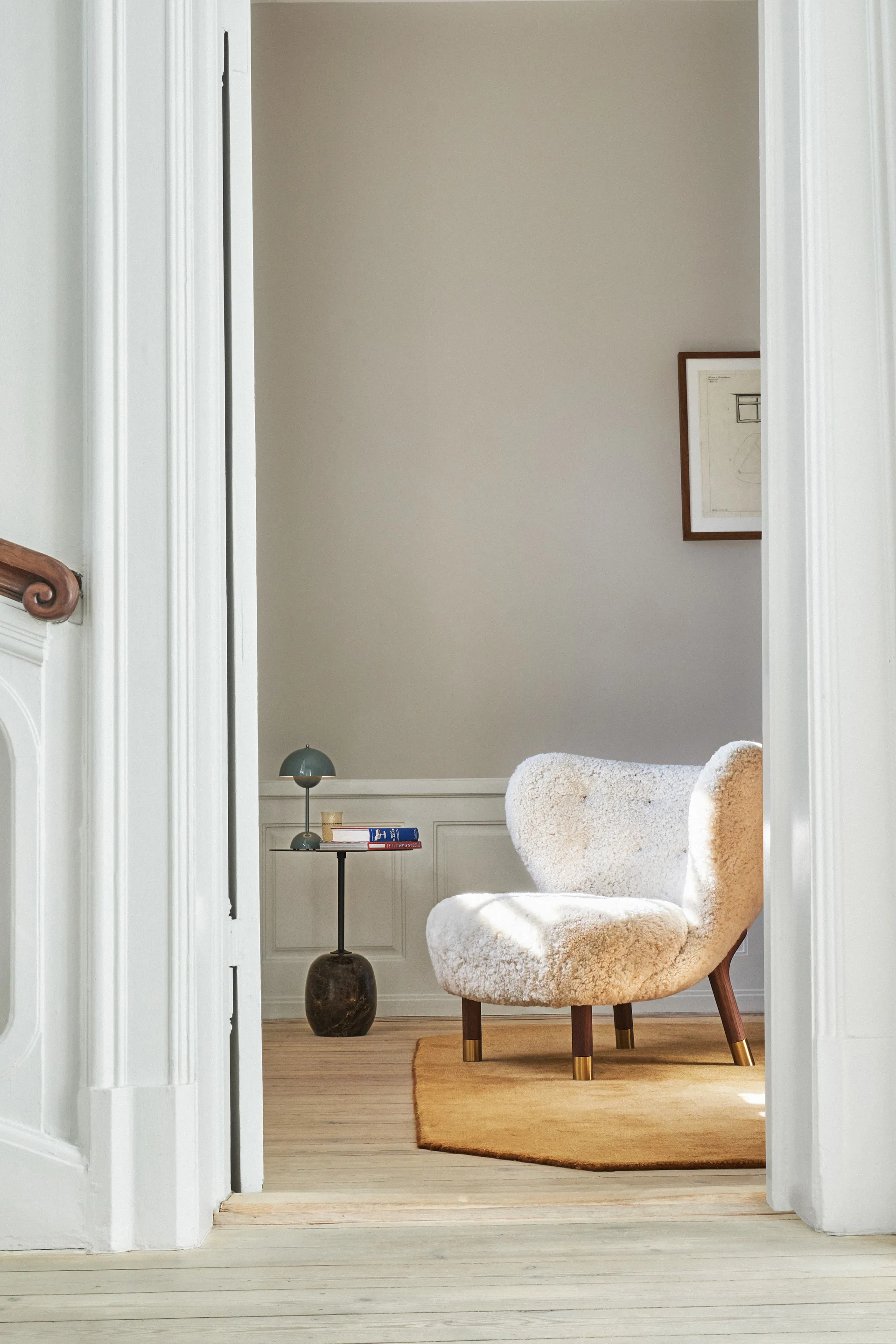 Butaca Little Petra VB1 Limited Edition, nogal, latón-Moonlight &Tradition