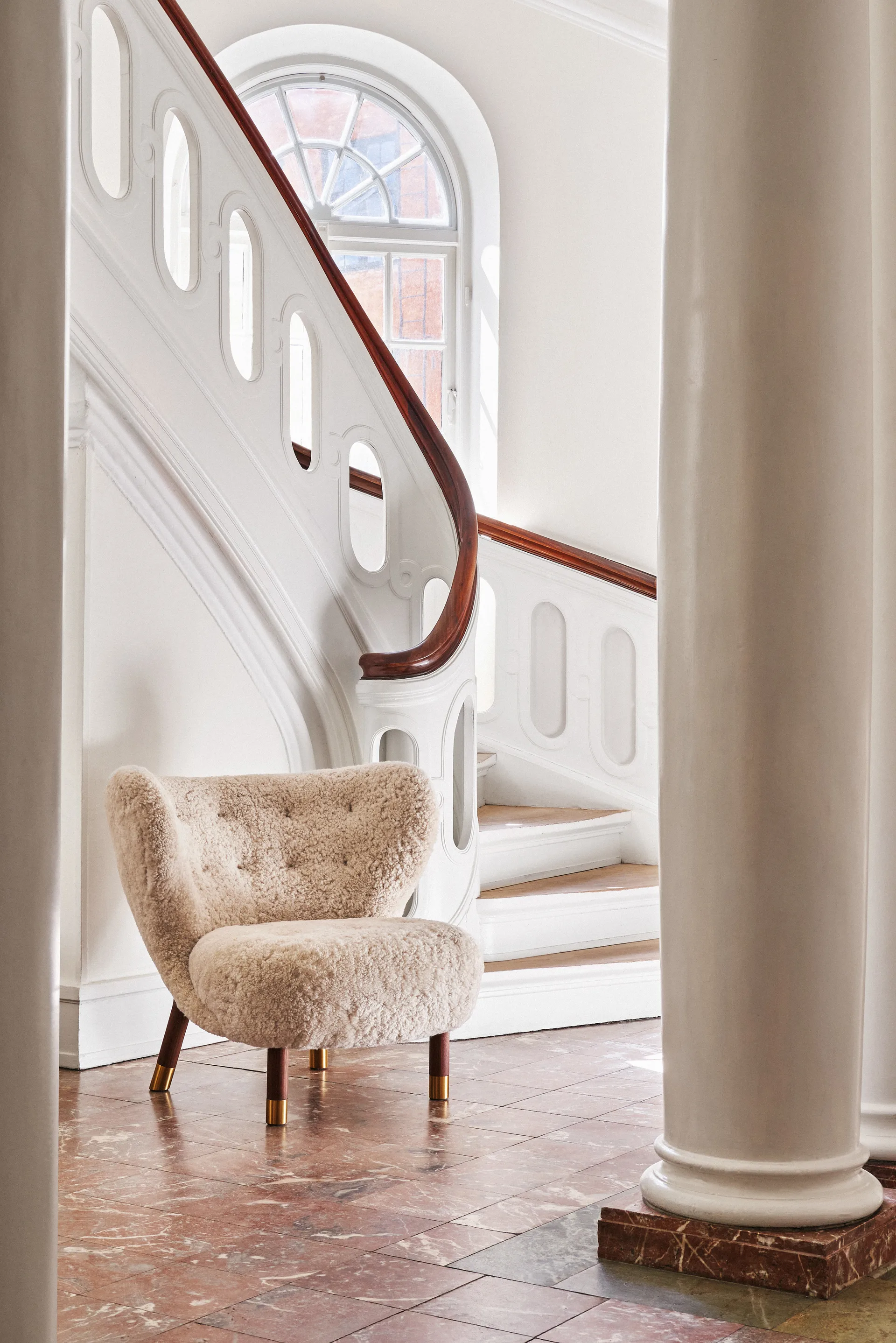 Butaca Little Petra VB1 Limited Edition, nogal, latón-Moonlight &Tradition