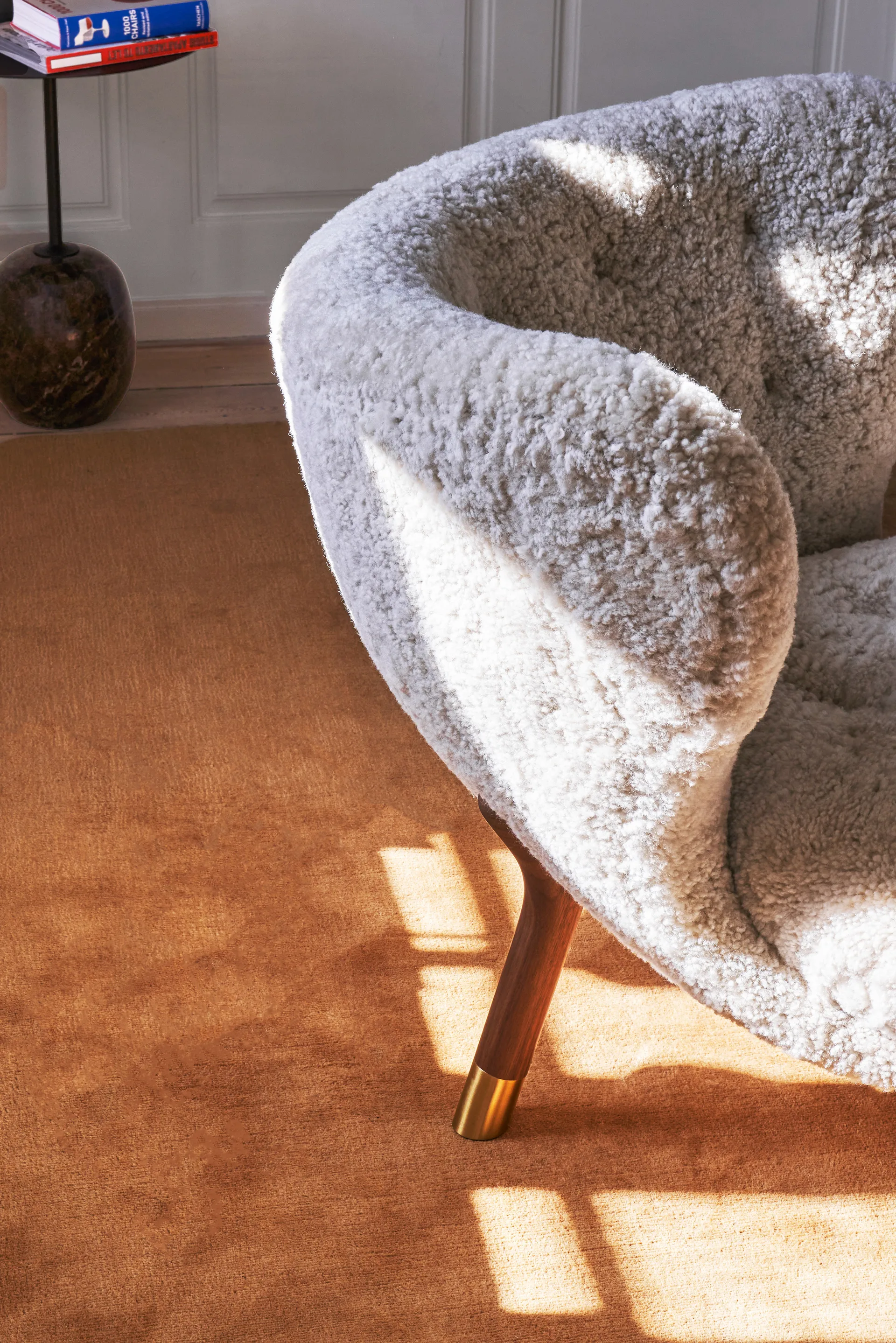 Butaca Little Petra VB1 Limited Edition, nogal, latón-Moonlight &Tradition