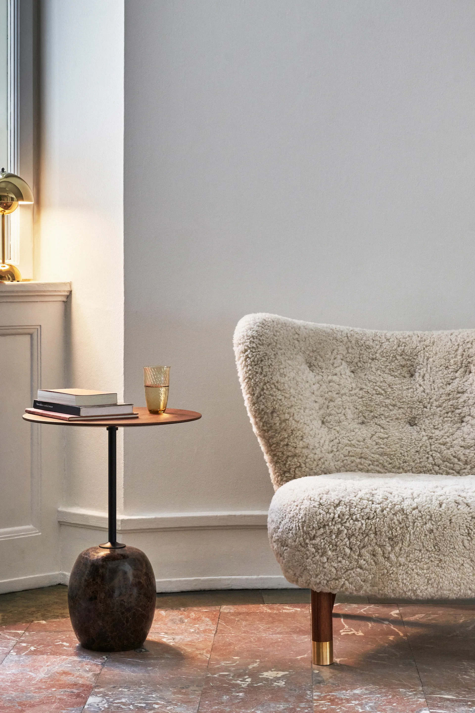 Butaca Little Petra VB1 Limited Edition, nogal, latón-Moonlight &Tradition