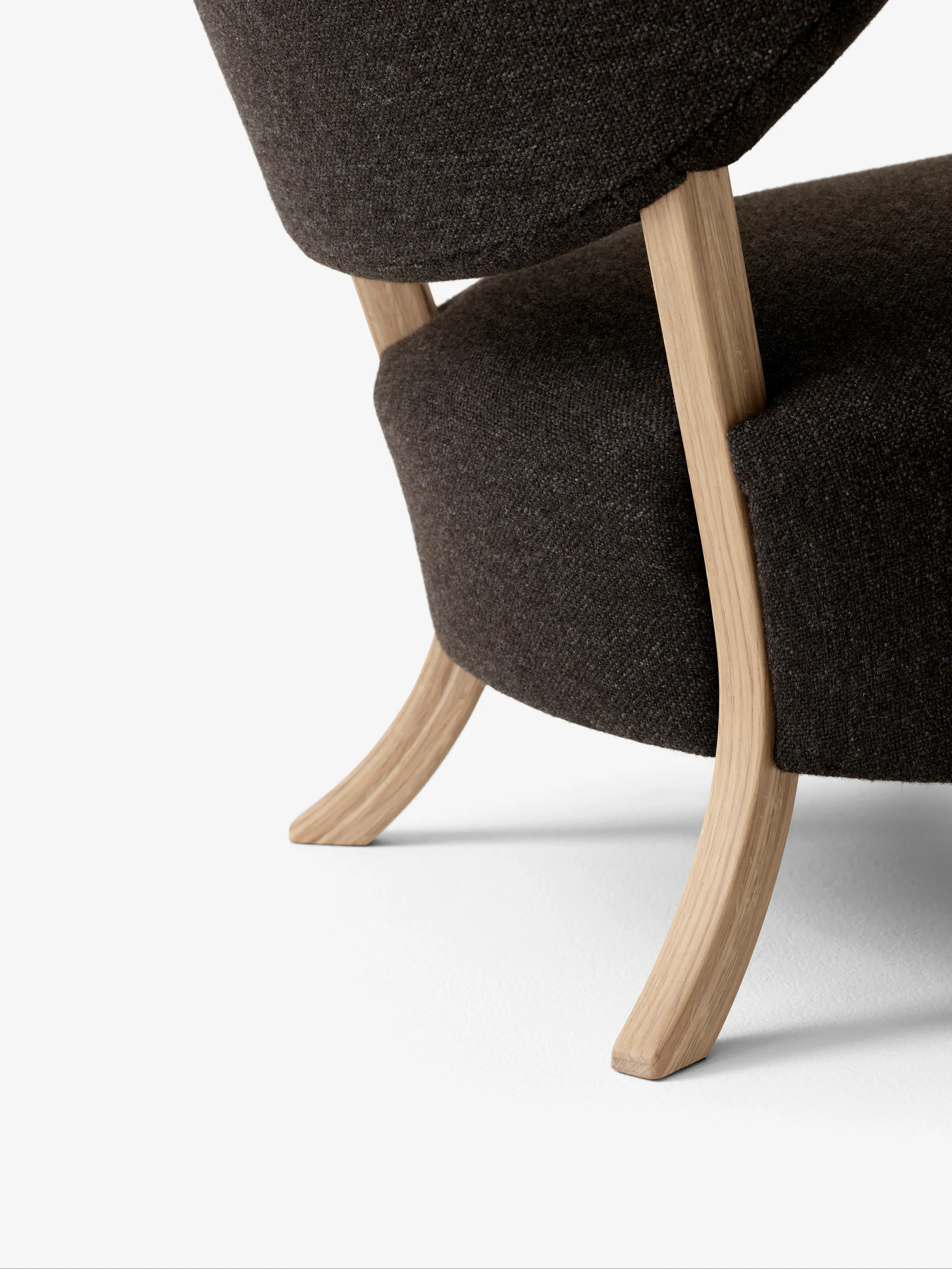 Butaca Lounge Wulff Lounge Chair ATD2, roble aceitado-Hallingdal &Tradition