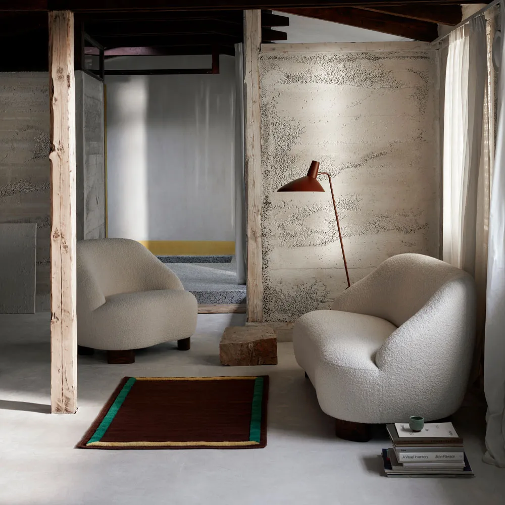 Butaca Margas LC1, Karakorum 001 blanco-patas de nogal &Tradition