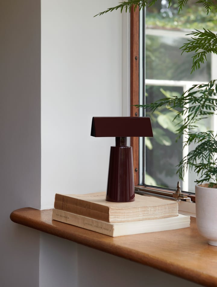 Caret MF1 portable Lámpara de mesa, Dark burgundy &Tradition