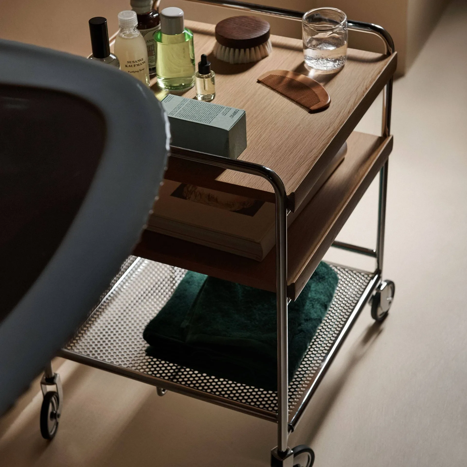 Carrito de servicio Alima NDS2, Roble lacado-cromo &Tradition