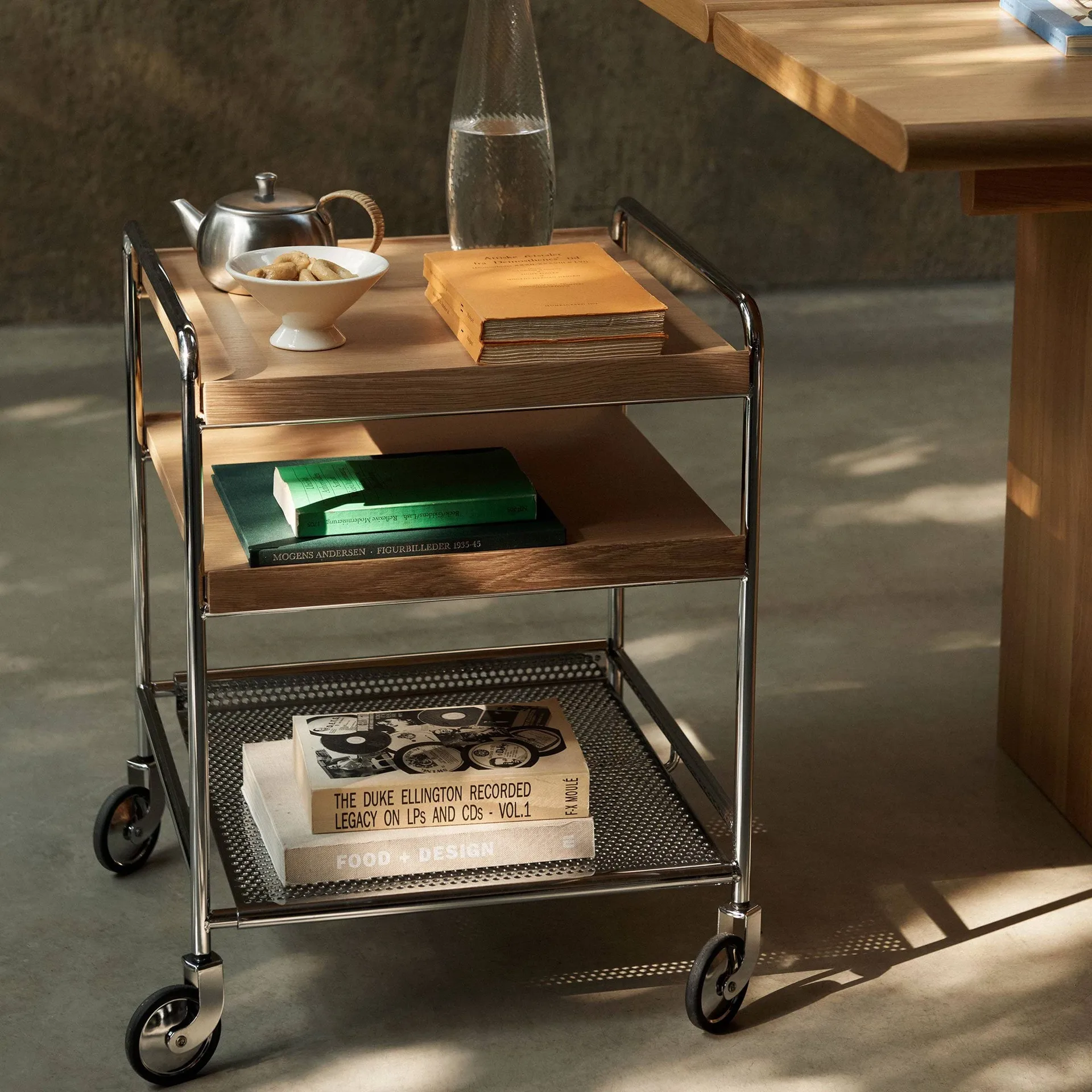 Carrito de servicio Alima NDS2, Roble lacado-cromo &Tradition