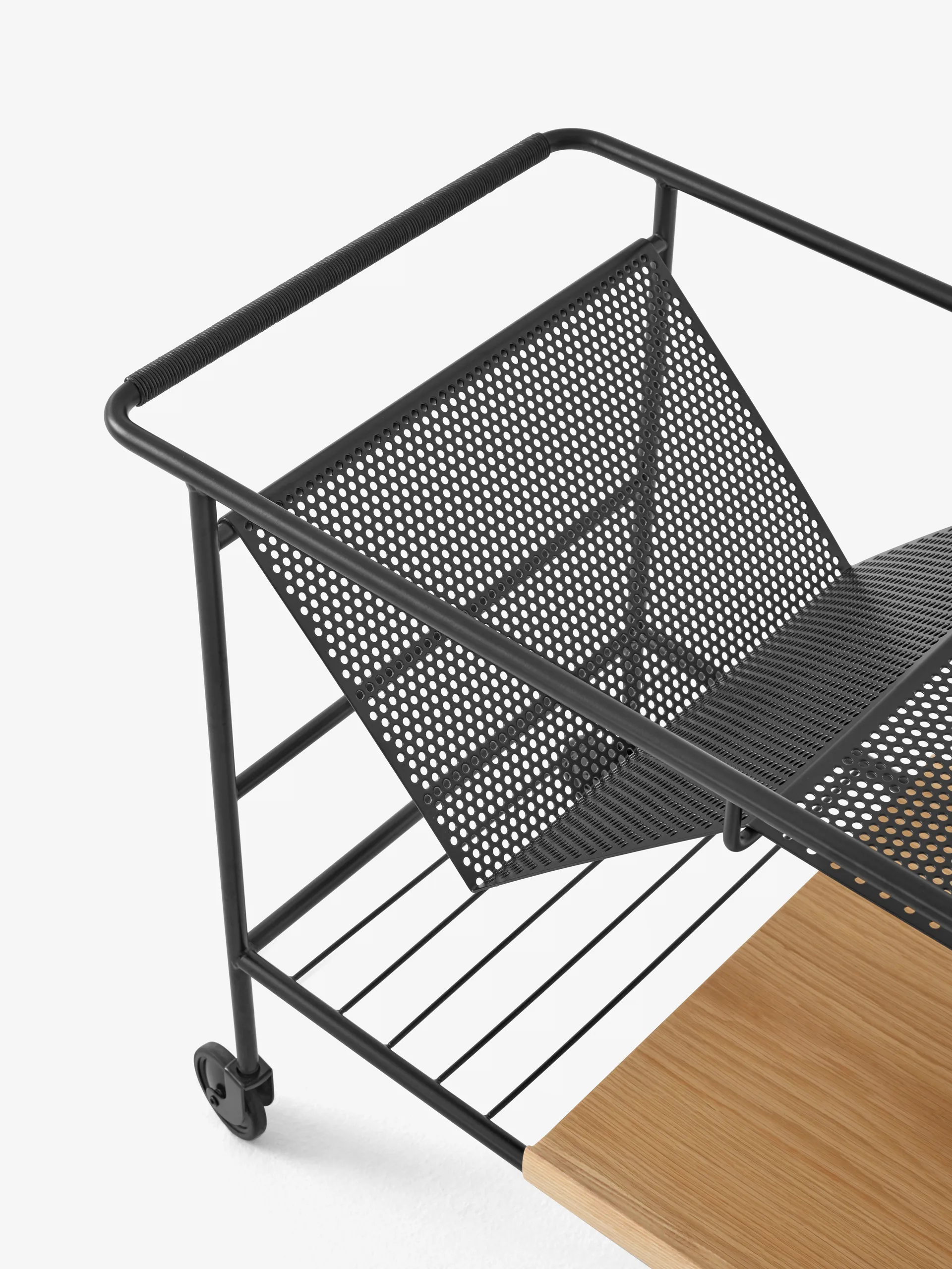 Carro de almacenaje Alima roble lacado, Negro y roble lacado &Tradition