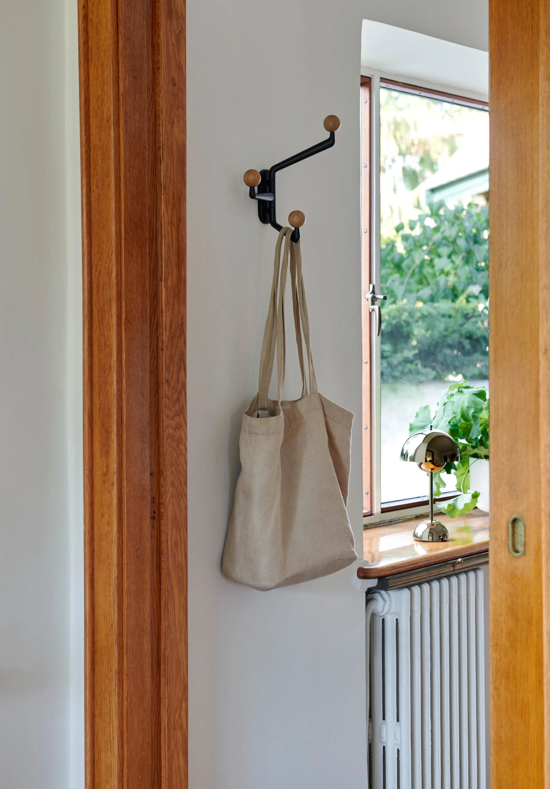 Colgador Capture SC74 small 3-brazos, Graphite-Oak &Tradition