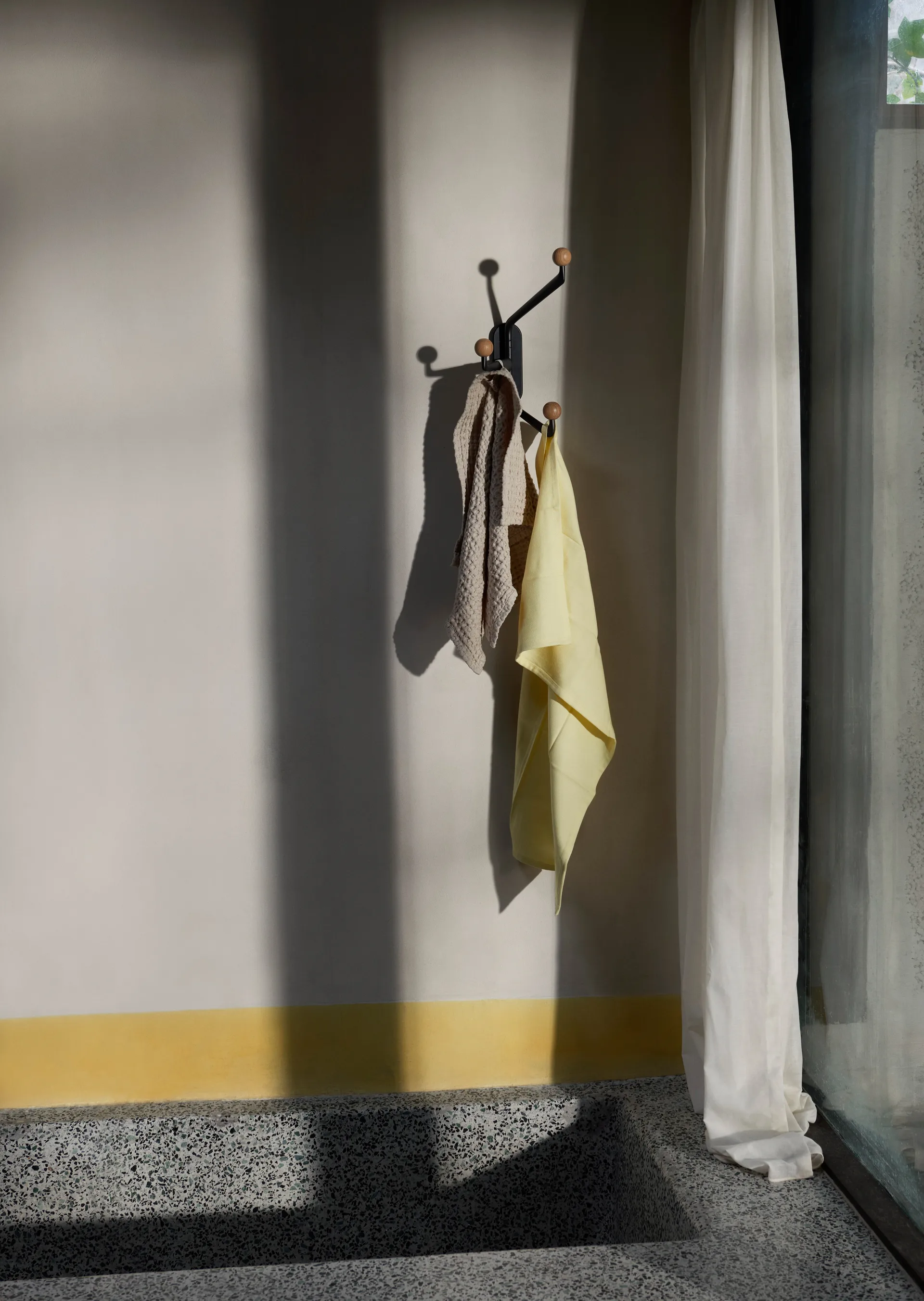 Colgador Capture SC75 large 3-brazos, Graphite-Oak &Tradition