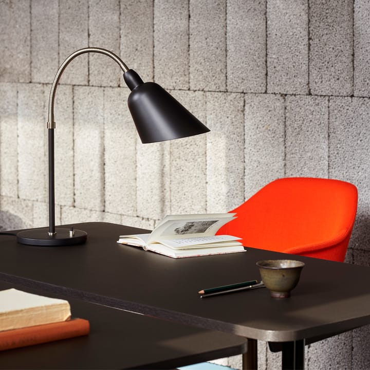 Escritorio Pavilion AV16, Black linoleum, roble lacado negro, patas negras &Tradition