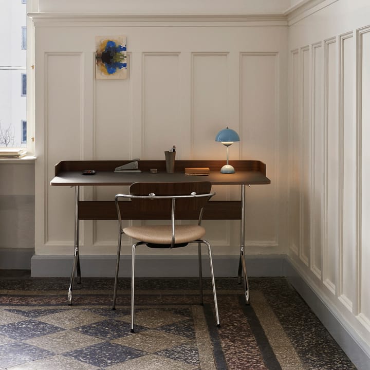 Escritorio Pavilion AV17, Mushroom linoleum, roble lacado, patas de cromo &Tradition