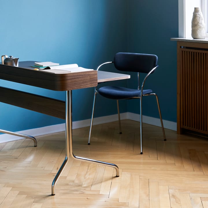 Escritorio Pavilion AV17, Mushroom linoleum, roble lacado, patas de cromo &Tradition