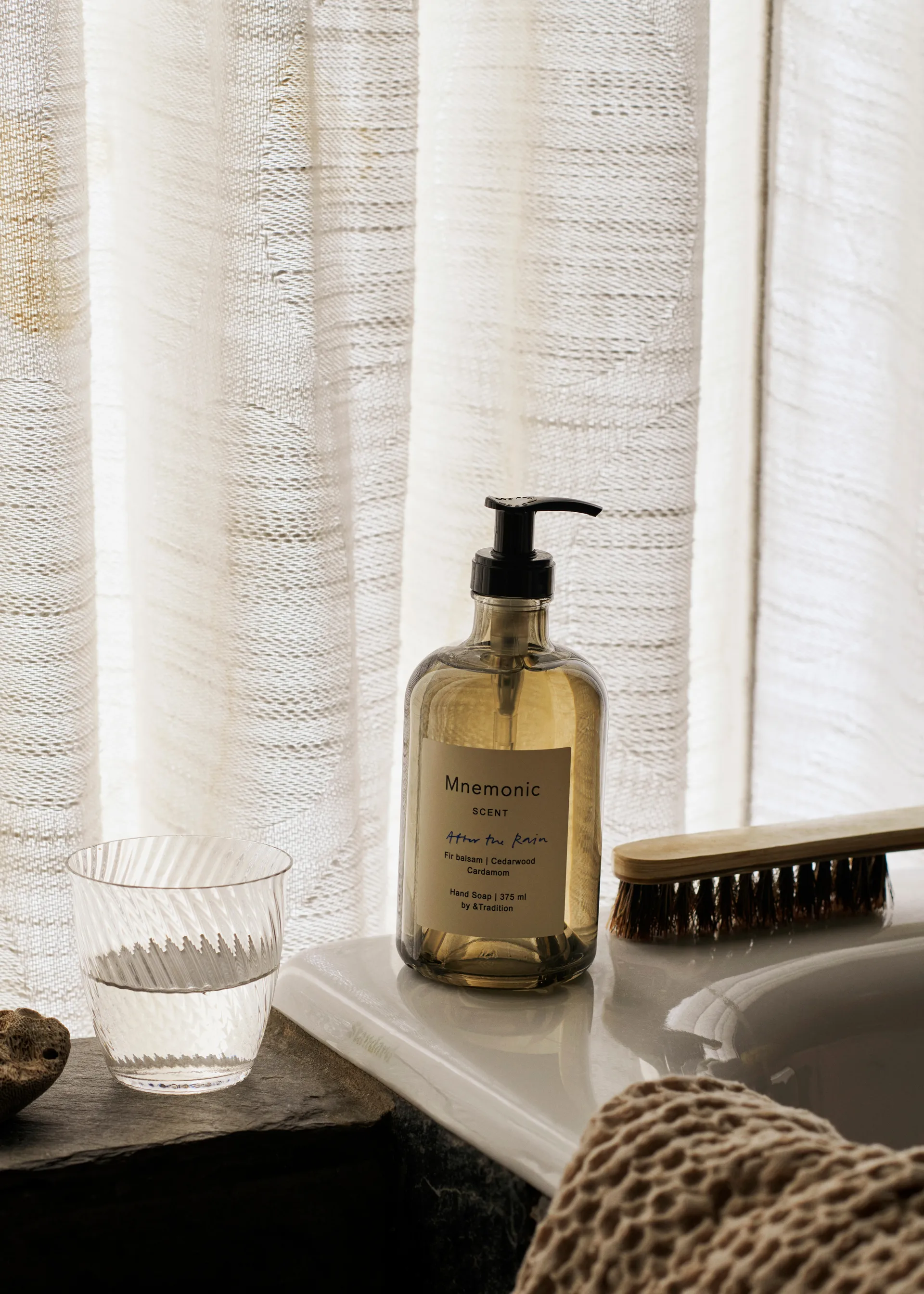 Jabón de manos Mnemonic MNC1 375 ml, After the rain &Tradition