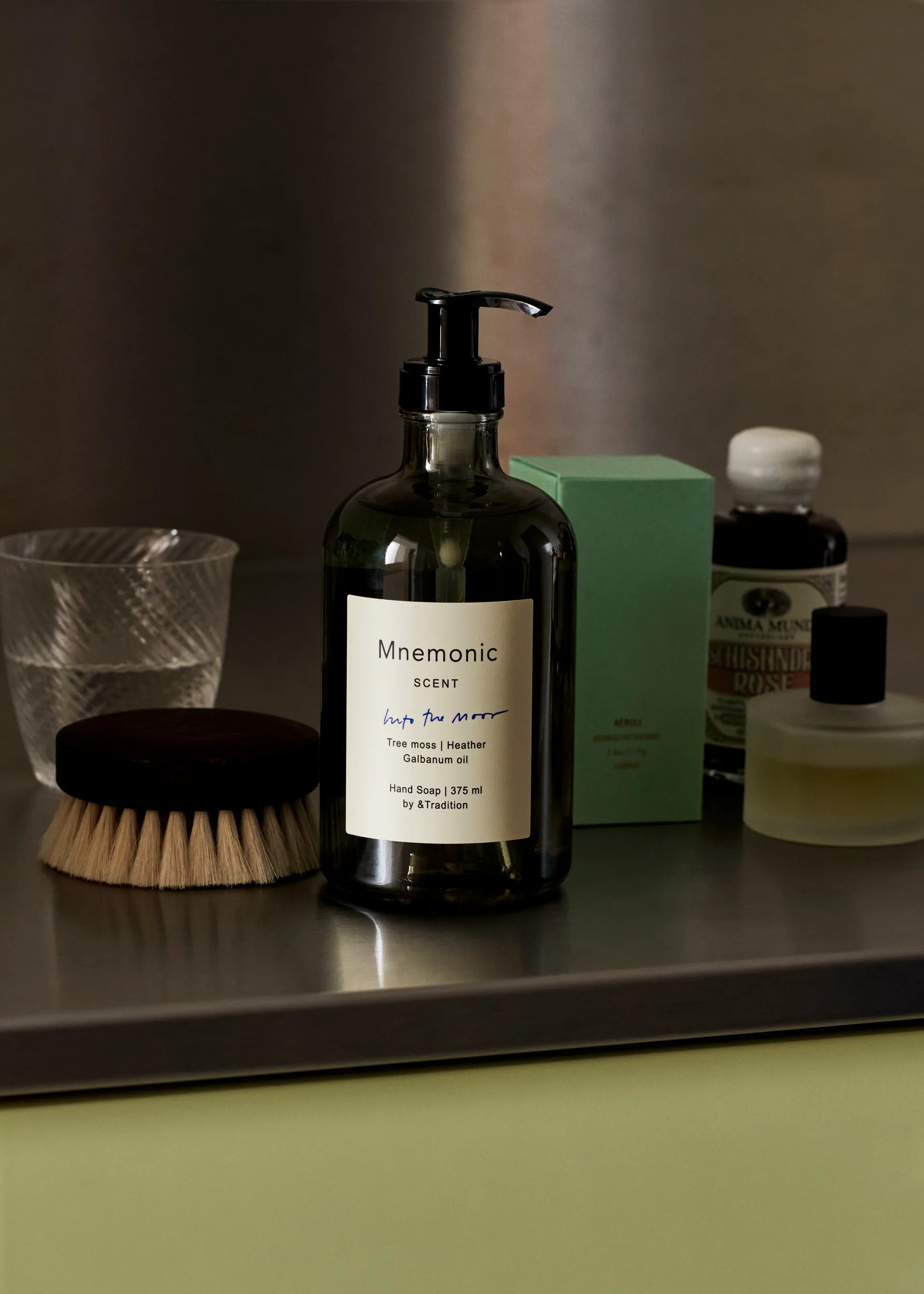 Jabón de manos Mnemonic MNC1 375 ml, Into the moor &Tradition