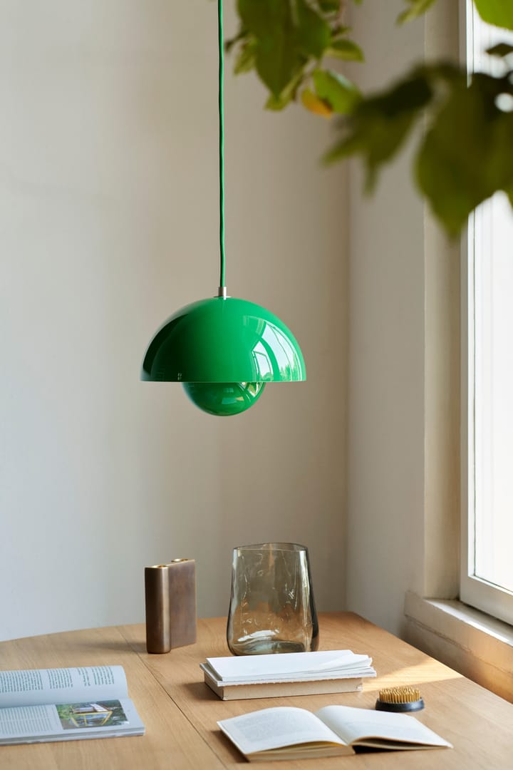 Lámpara colgante FlowerPot VP1, Signal green &Tradition