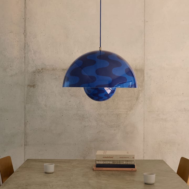 Lámpara colgante FlowerPot VP2 grande, Cobalt blue-Twilight blue &Tradition