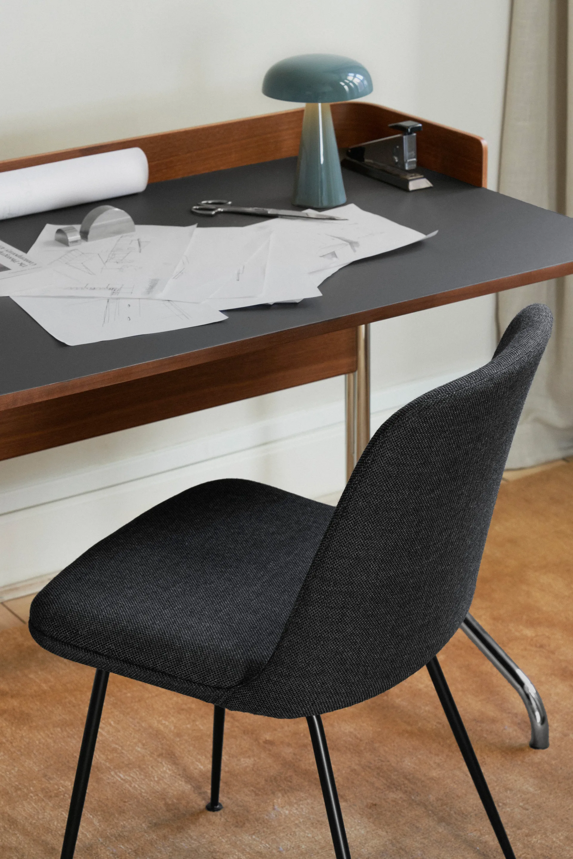 Lámpara de mesa Como portable SC53, Stone blue &Tradition