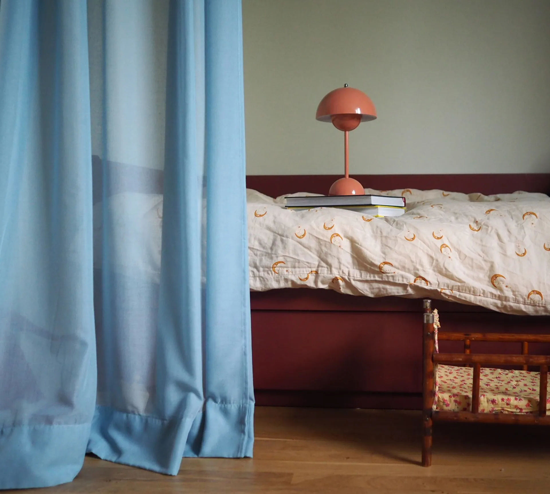 Lámpara de mesa Flowerpot portable VP9, Beige red &Tradition