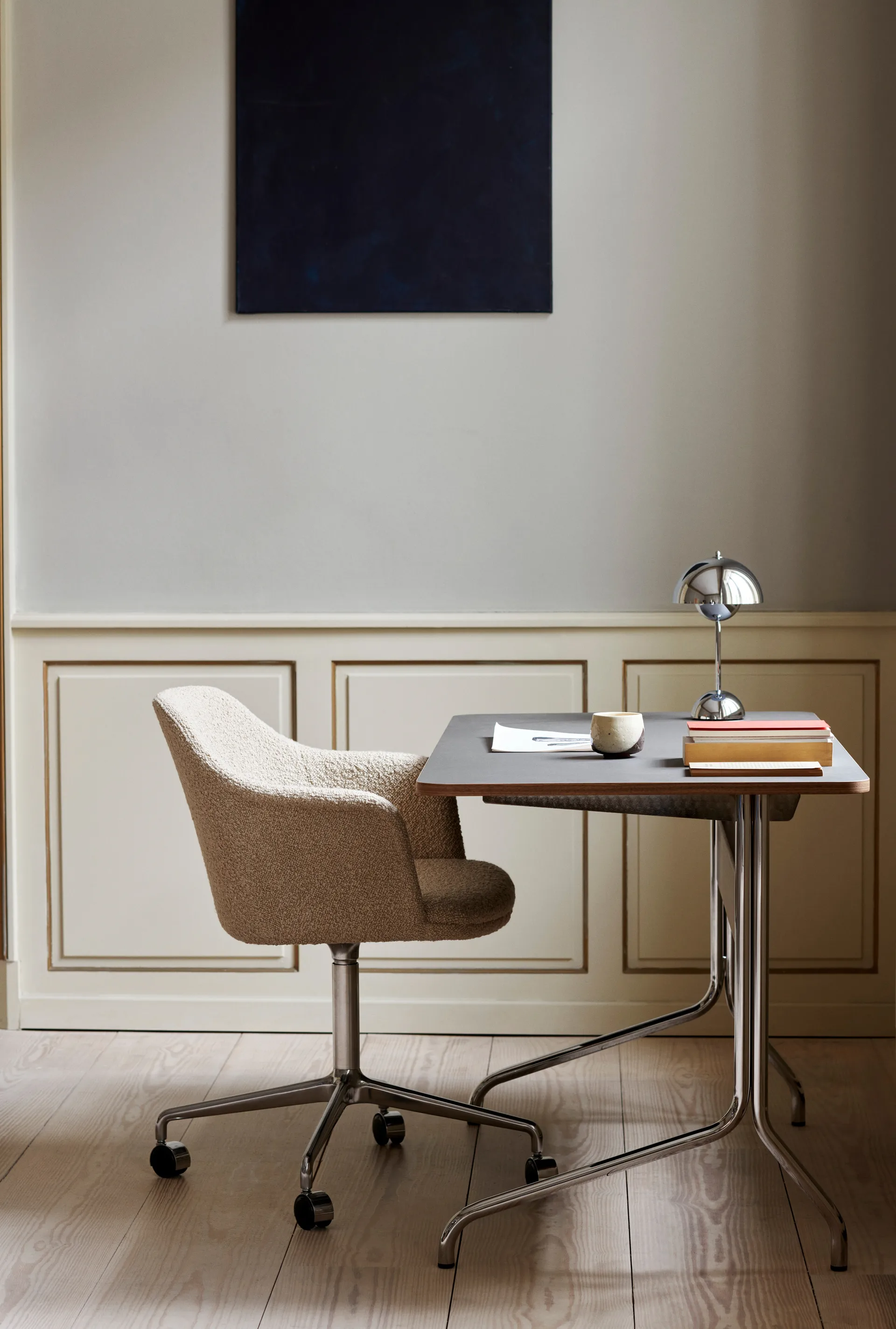 Lámpara de mesa Flowerpot portable VP9, Chrome &Tradition