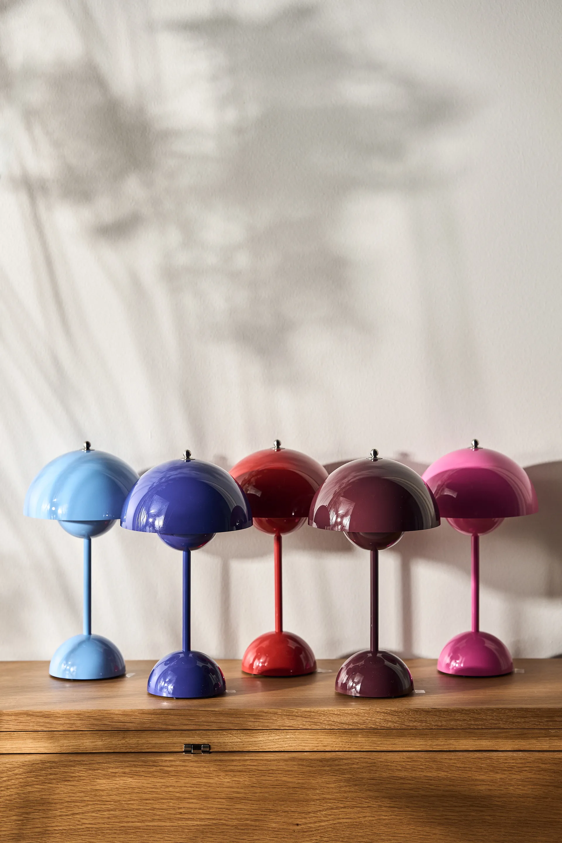 Lámpara de mesa Flowerpot portable VP9, Cobalt blue &Tradition