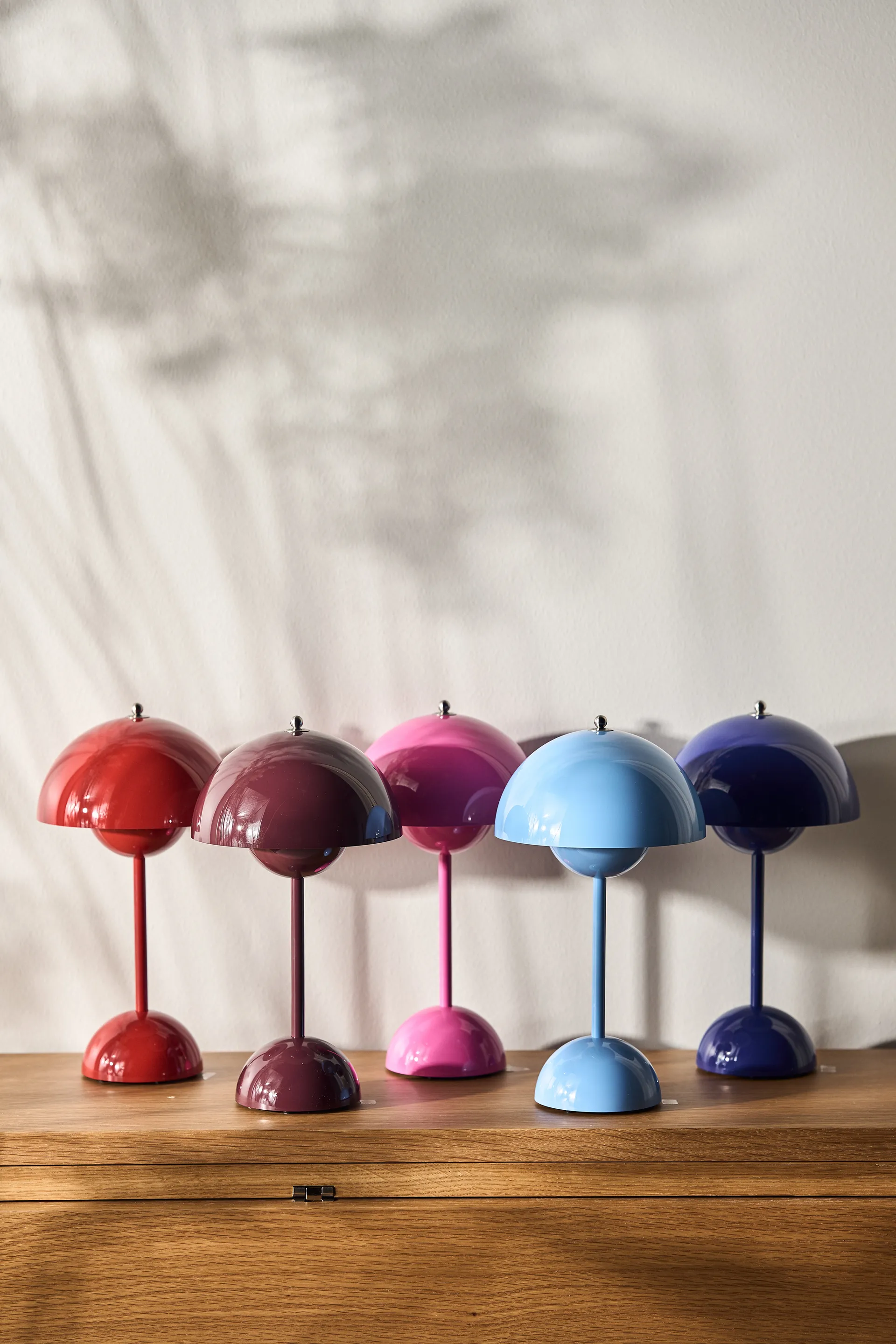 Lámpara de mesa Flowerpot portable VP9, Dark plum &Tradition