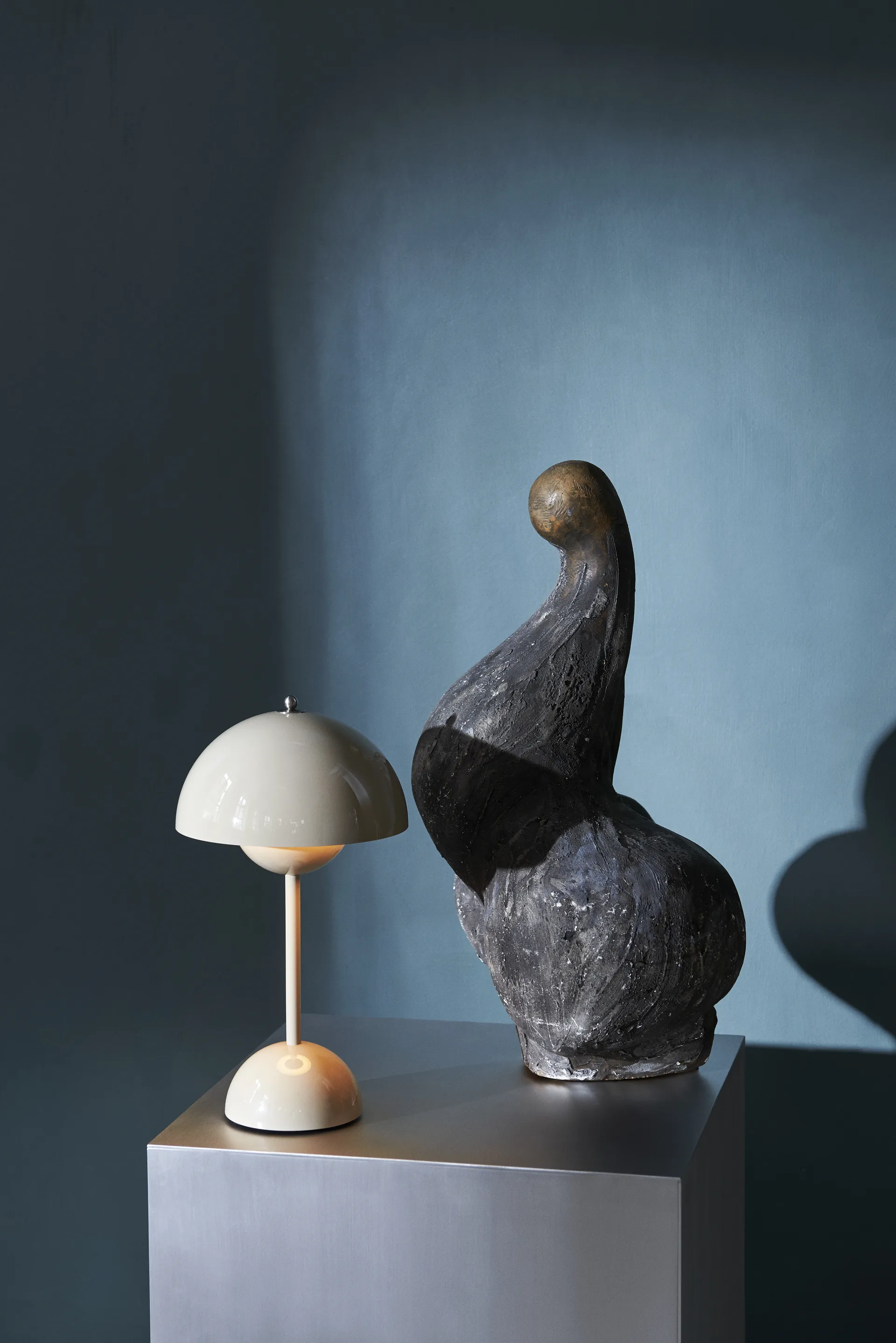 Lámpara de mesa Flowerpot portable VP9, Grey beige &Tradition