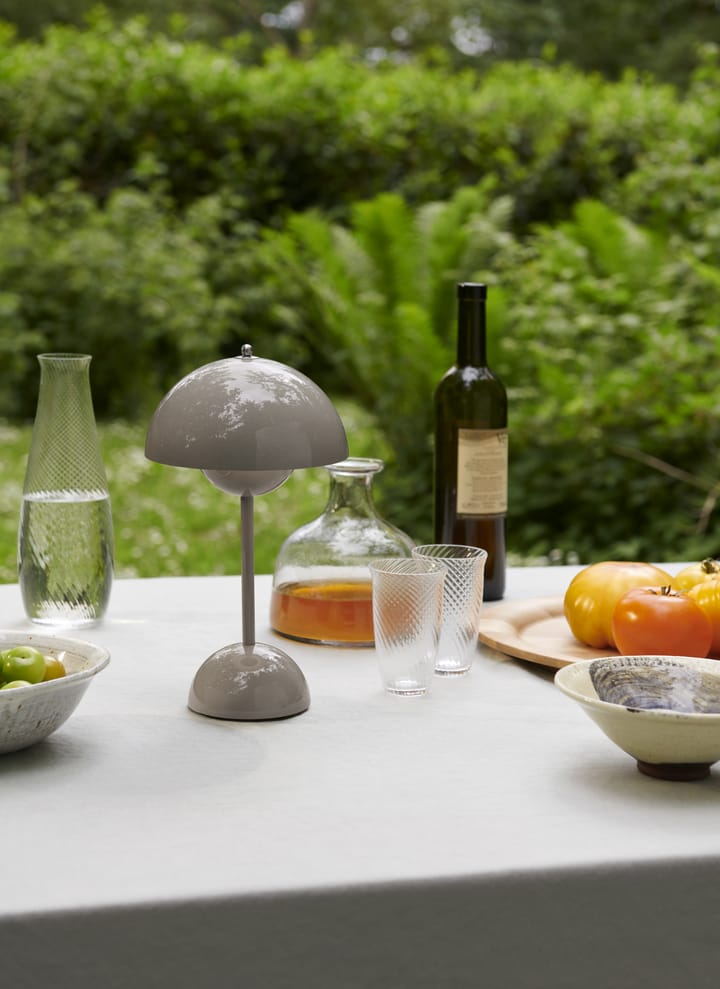 Lámpara de mesa Flowerpot portable VP9, Grey beige &Tradition
