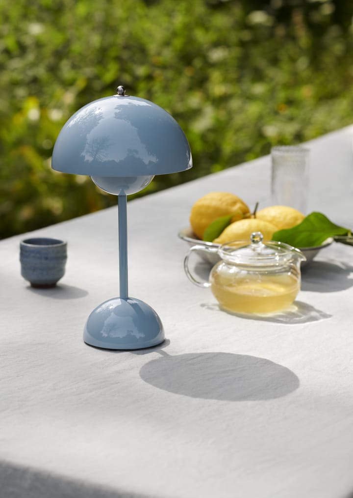 Lámpara de mesa Flowerpot portable VP9, Light blue &Tradition