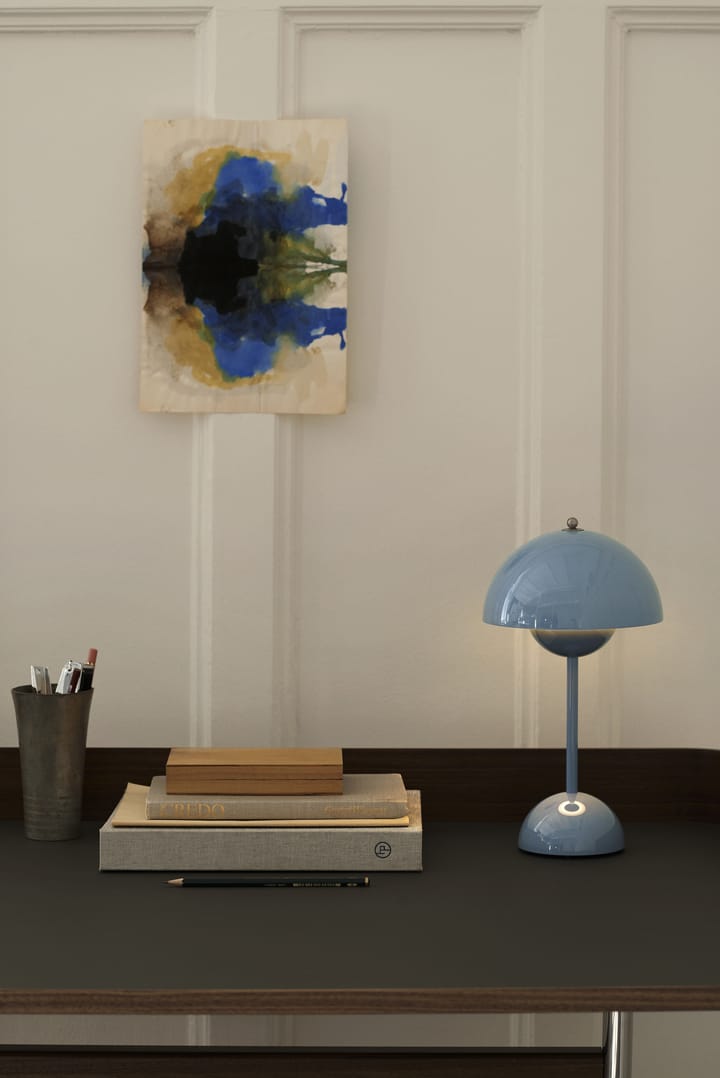 Lámpara de mesa Flowerpot portable VP9, Light blue &Tradition