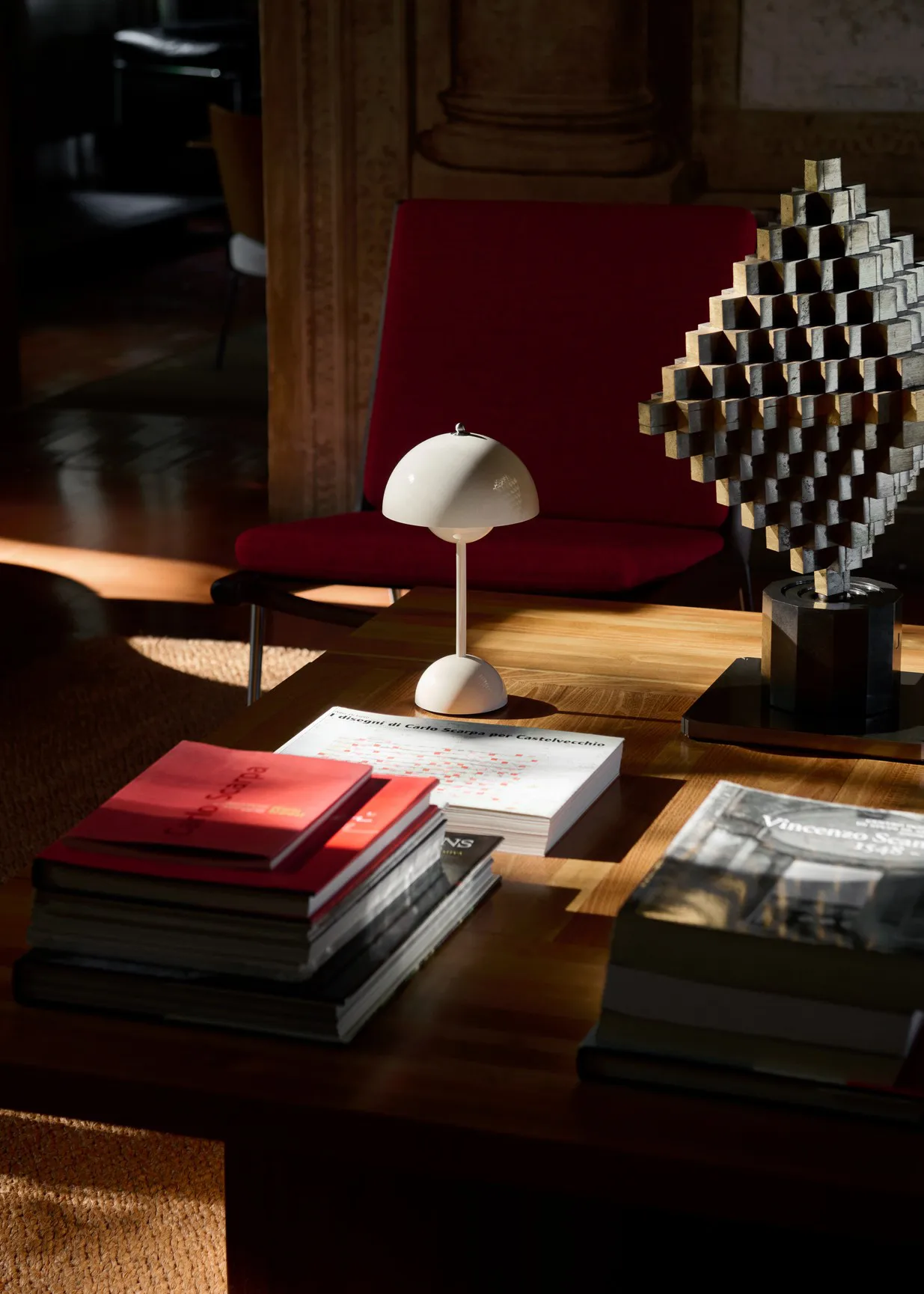 Lámpara de mesa Flowerpot portable VP9, Marfil &Tradition